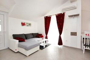 Apartamente lângă mare Vinisce, Trogir - 10008