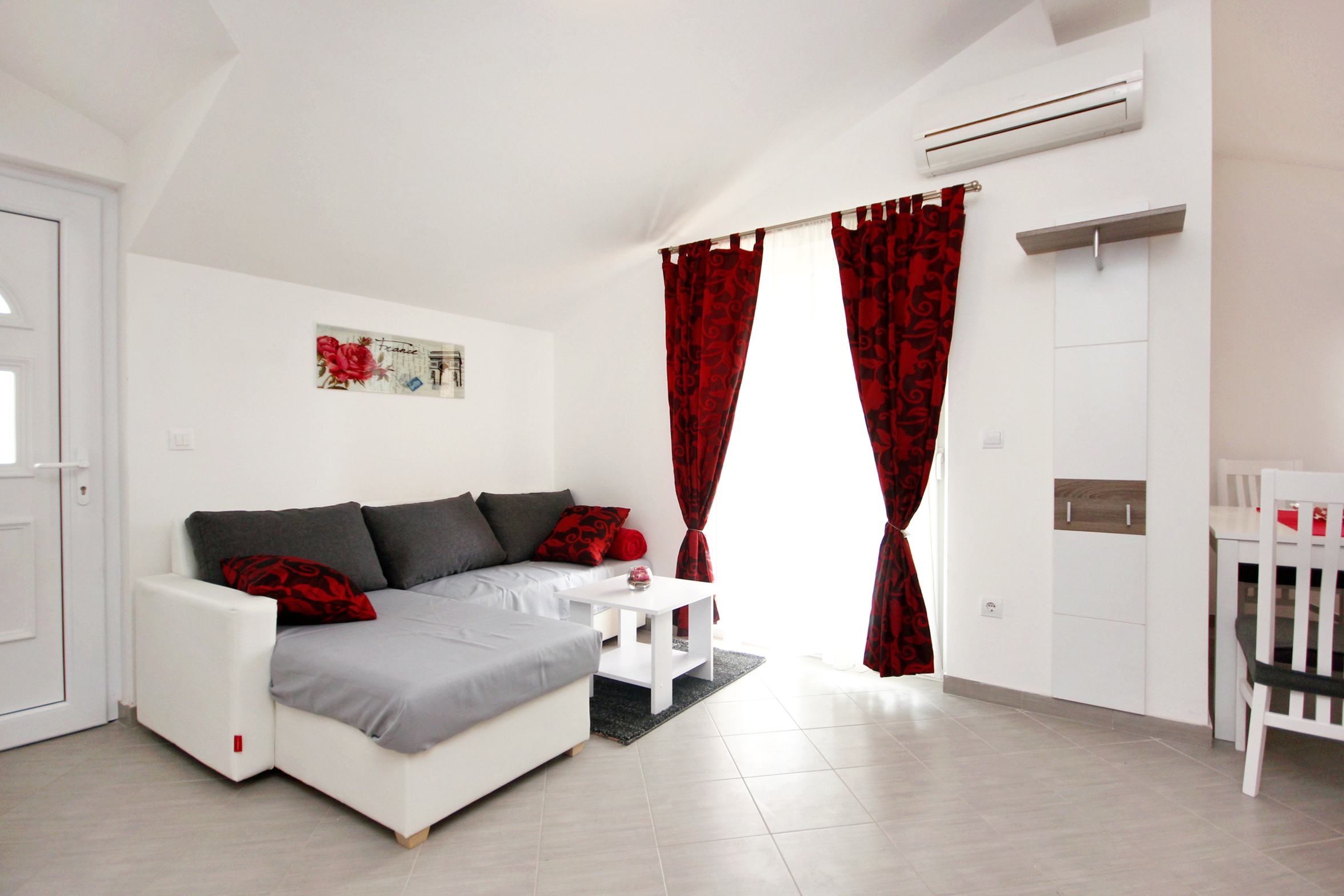 Two bedroom apartment with terrace Vinišće, Trogir (A-10008-a)