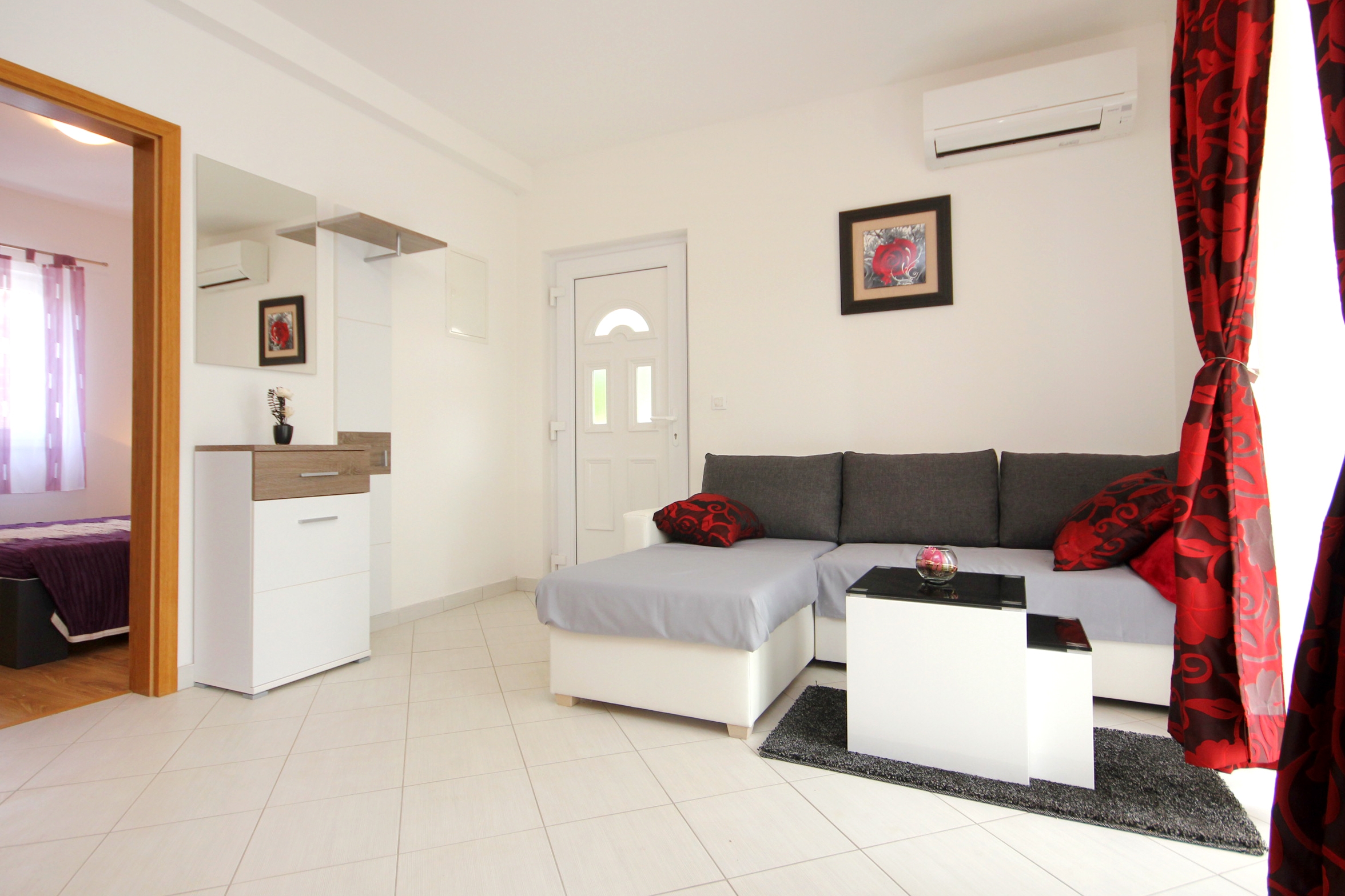 Two bedroom apartment with terrace Vinišće, Trogir (A-10008-b) Two bedroom apartment with terrace Vinišće, Trogir (A-10008-b)
