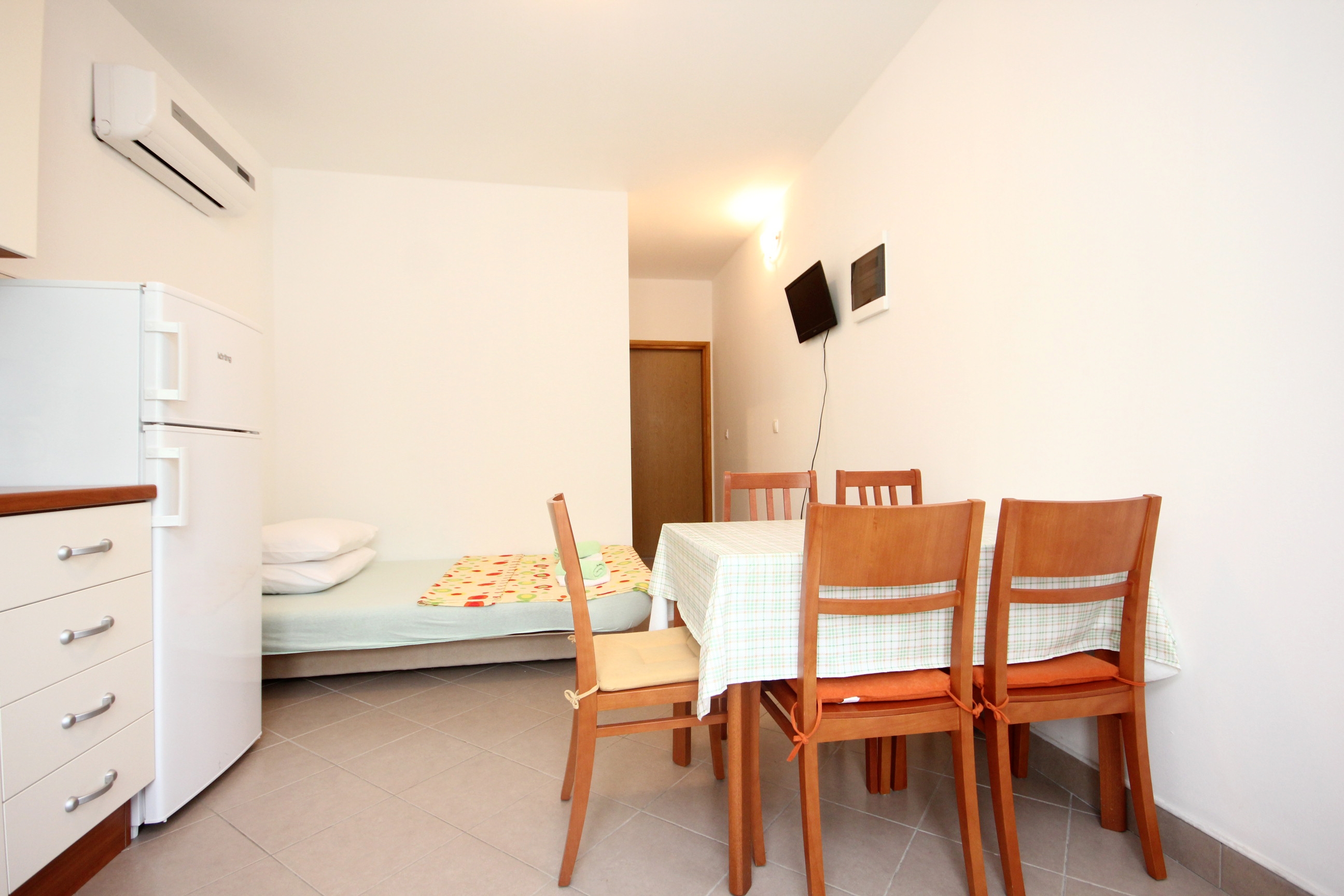 One bedroom apartment with terrace and sea view Poljica, Trogir  A-a
