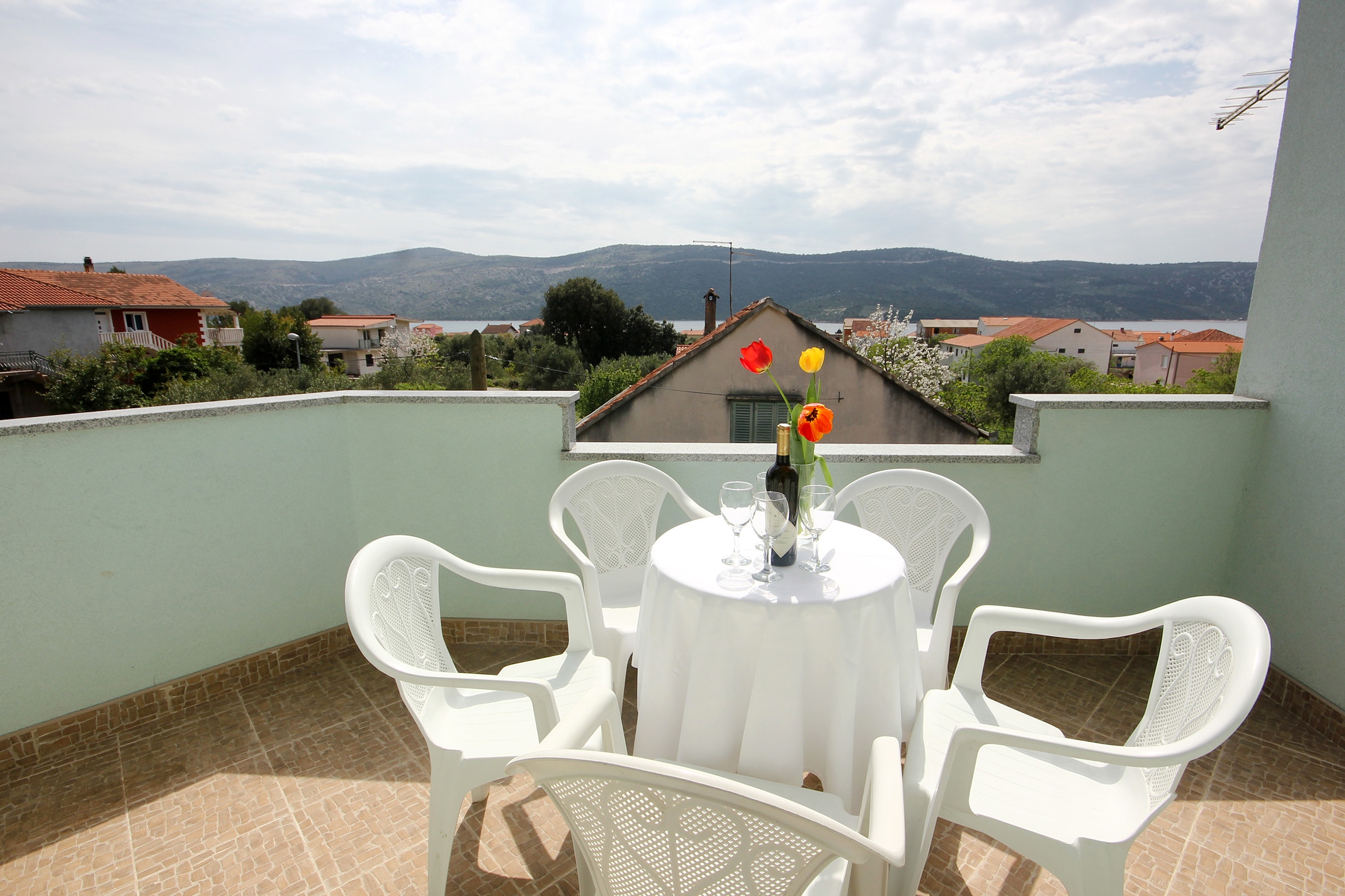Appartement dune chambre avec la terrasse et la vue sur le mer Poljica, Trogir (A-10010-a)