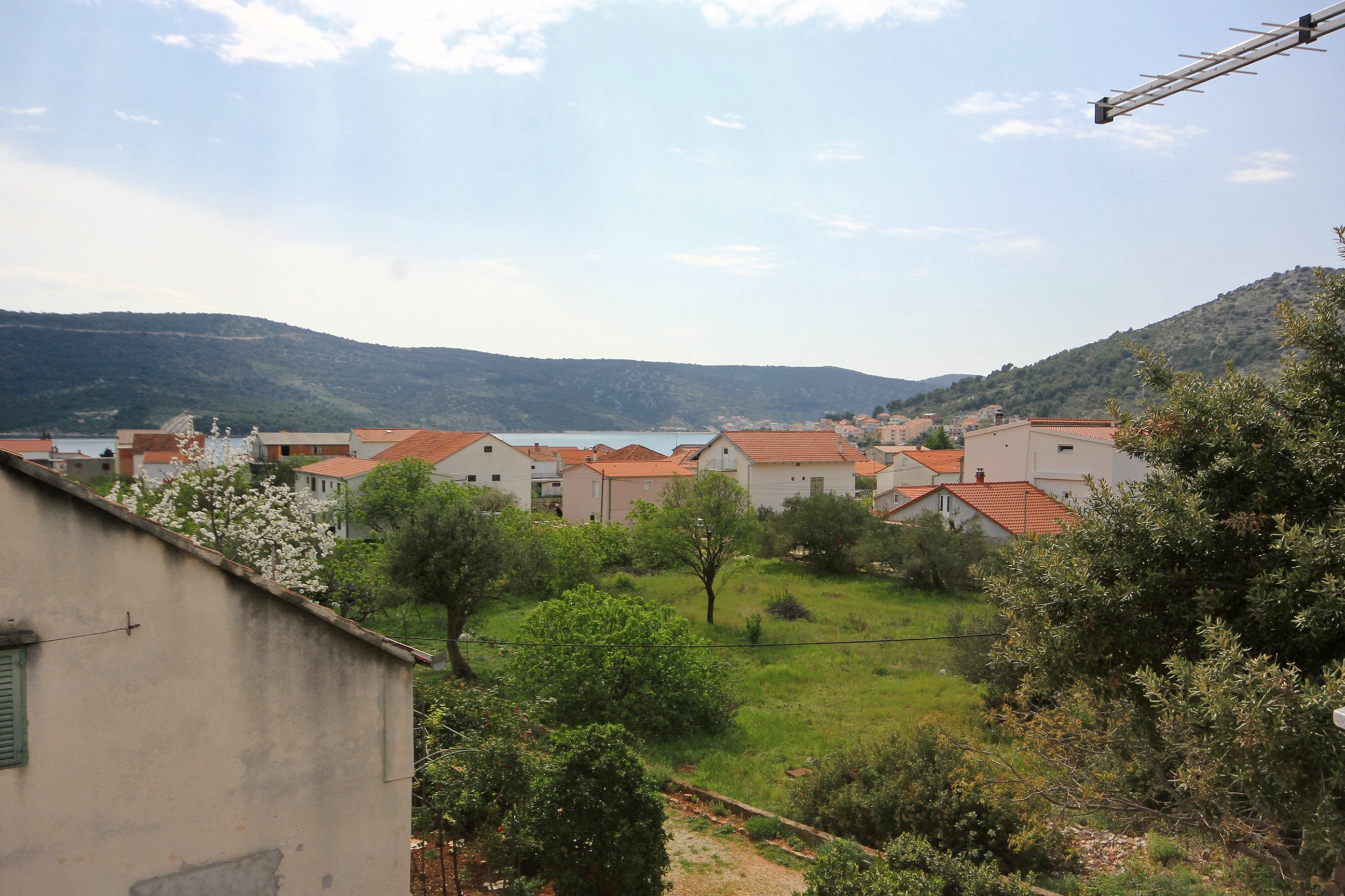 One bedroom apartment with terrace and sea view Poljica, Trogir  A-a