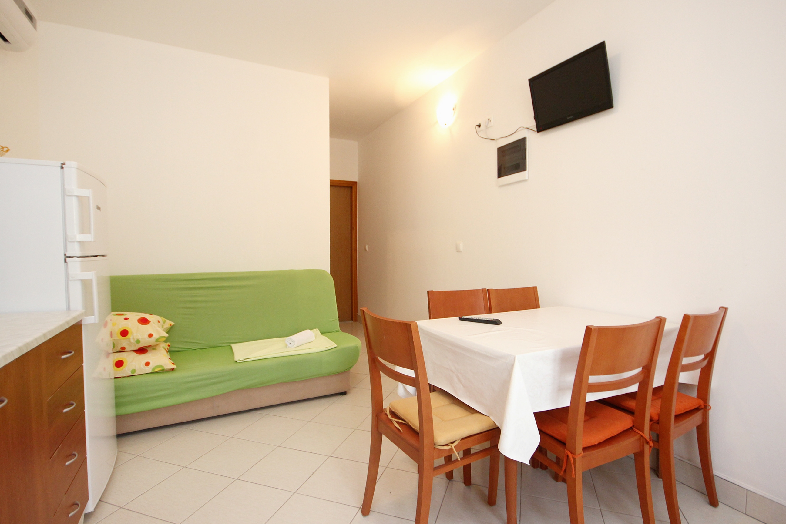 One bedroom apartment with terrace Poljica, Trogir  A-c