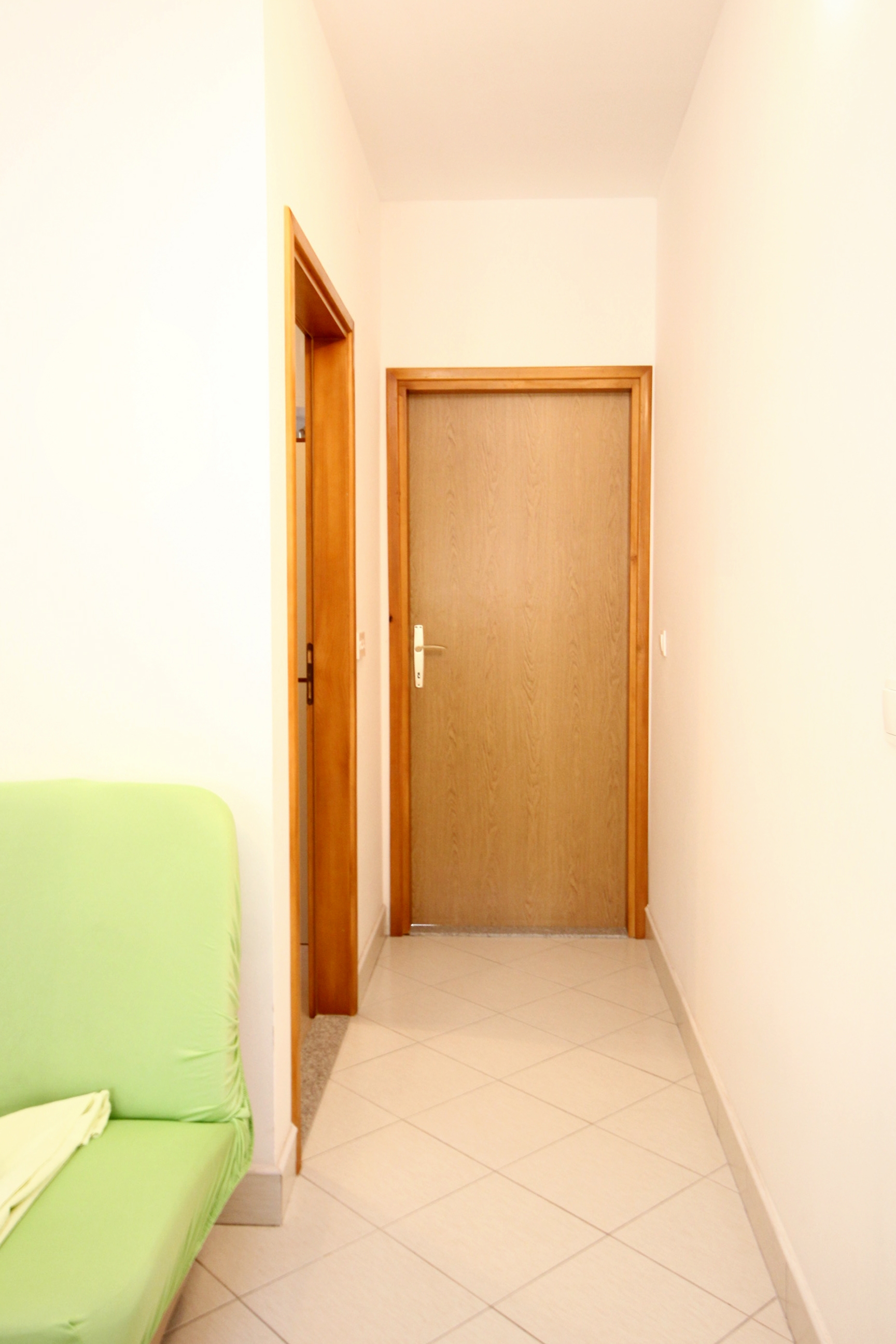One bedroom apartment with terrace Poljica, Trogir  A-c