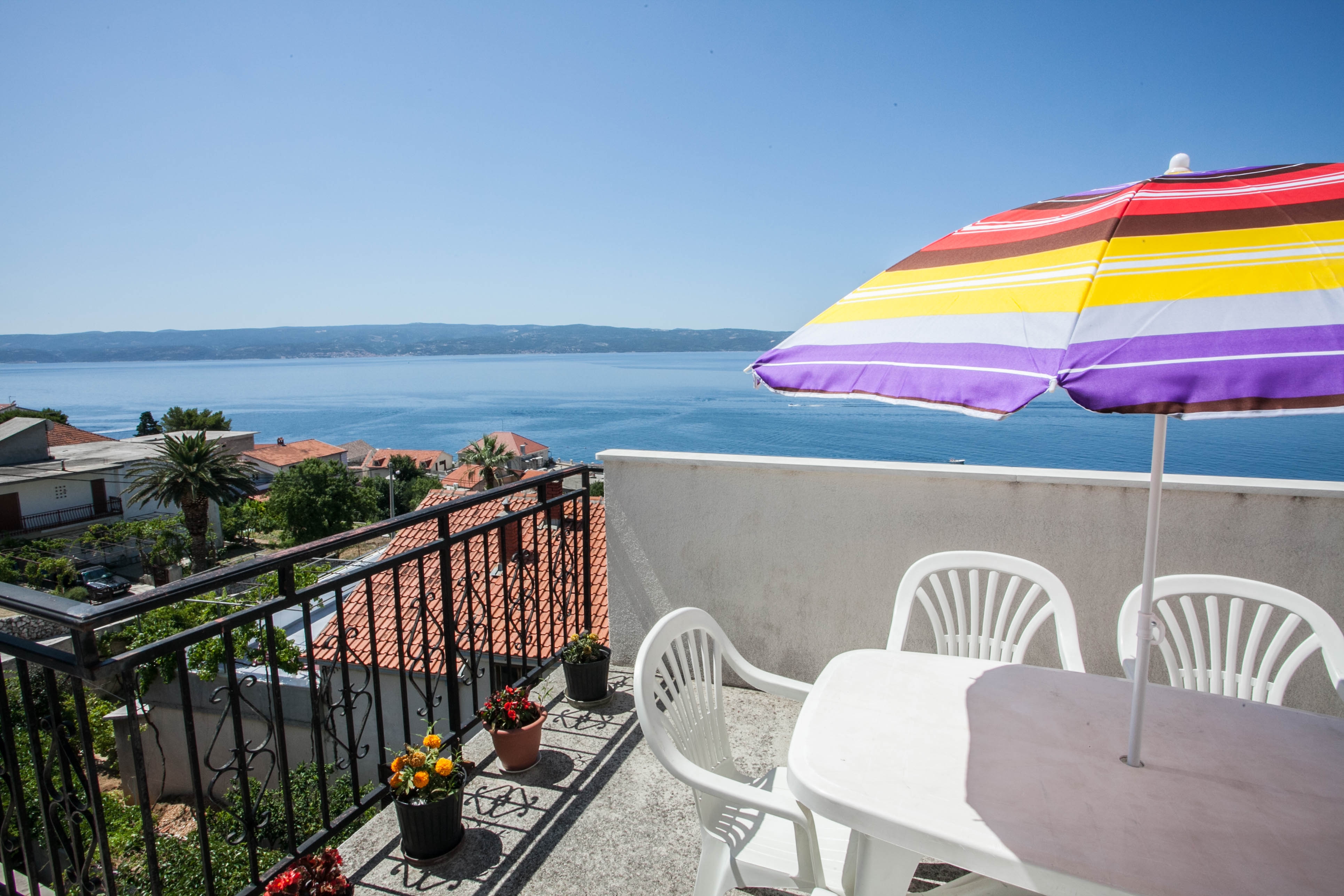 Three bedroom apartment with terrace and sea view Mali Rat, Omiš  A-d
