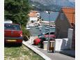 Pisak, Omiš, Parking lot 1003 - Apartments near sea with pebble beach.