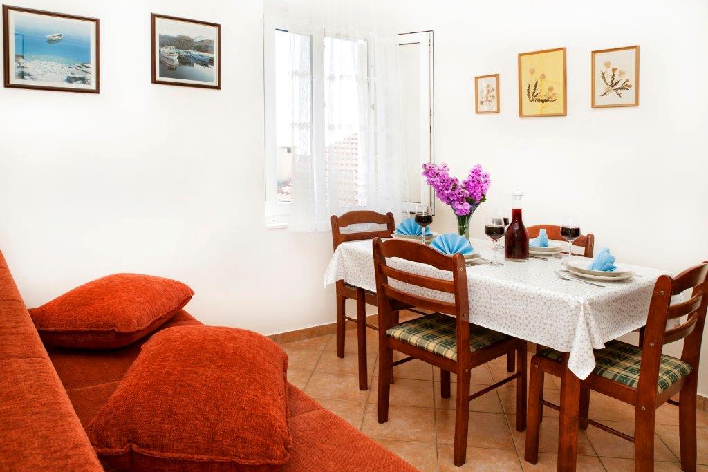 One bedroom apartment with terrace and sea view Pisak, Omiš (A-1004-b)