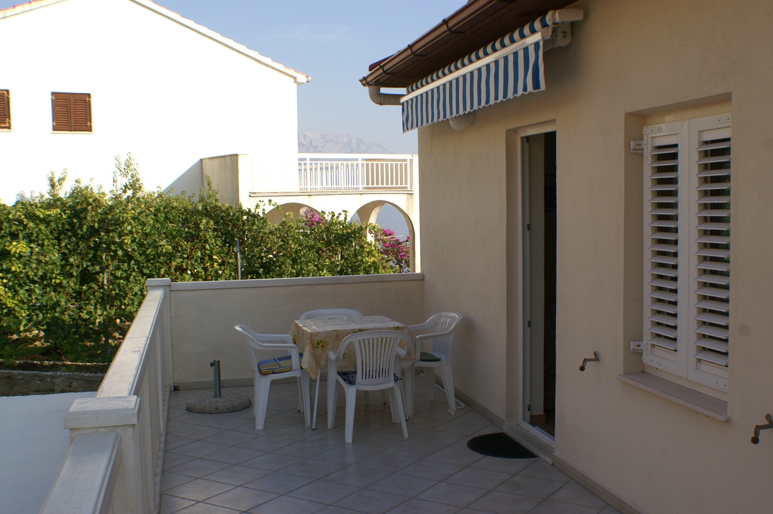 One bedroom apartment with terrace and sea view Pisak, Omiš  A-b