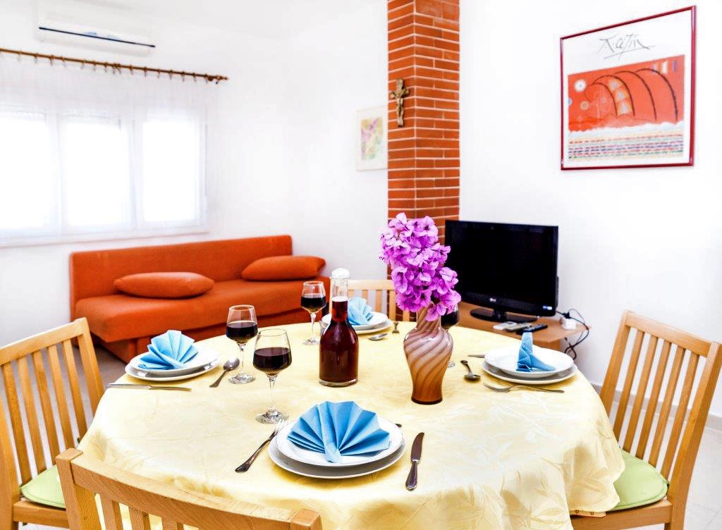 Two bedroom apartment with terrace and sea view Pisak, Omiš (A-1004-c) Two bedroom apartment with terrace and sea view Pisak, Omiš (A-1004-c)