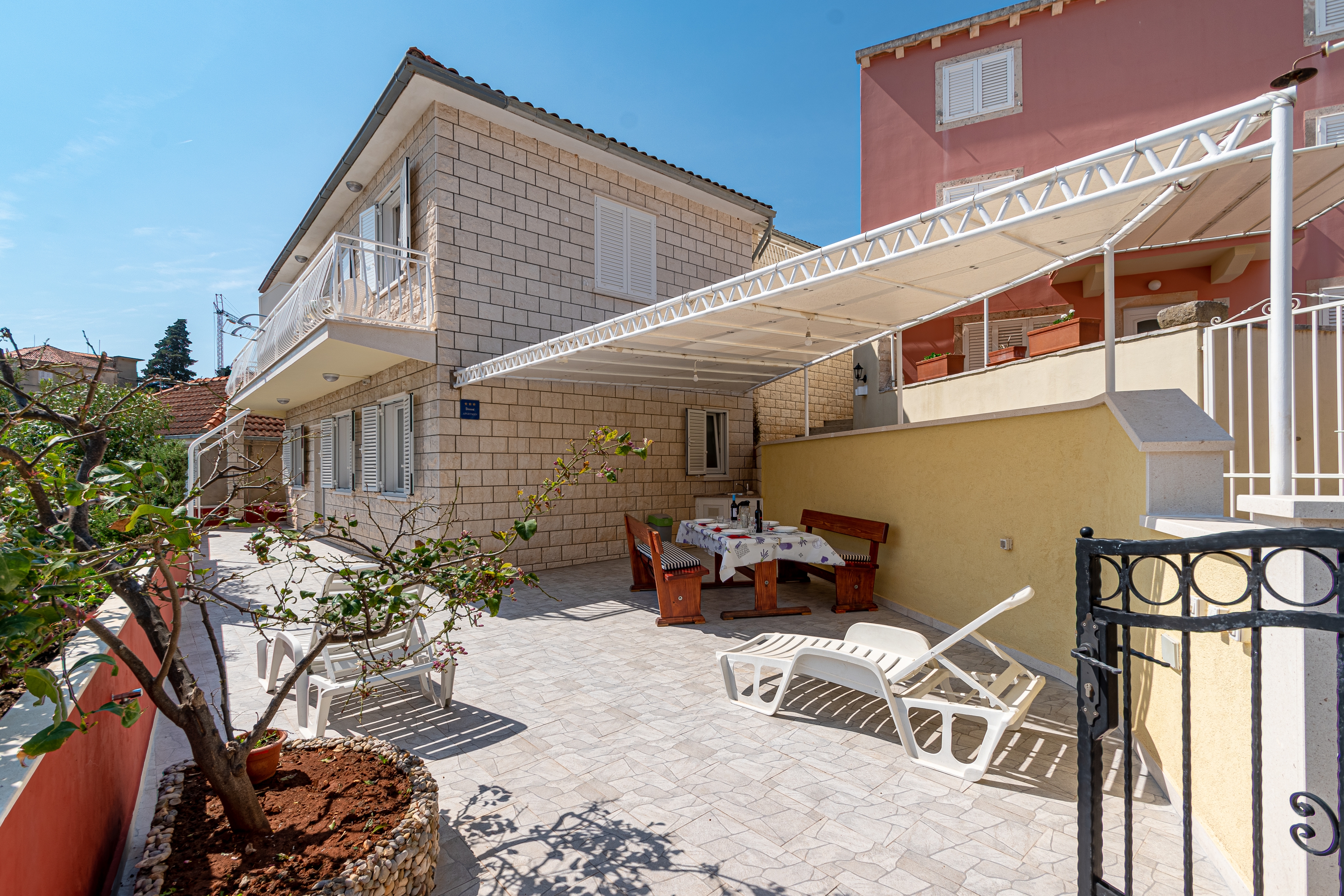 Two bedroom apartment with terrace and sea view Korčula  A-a