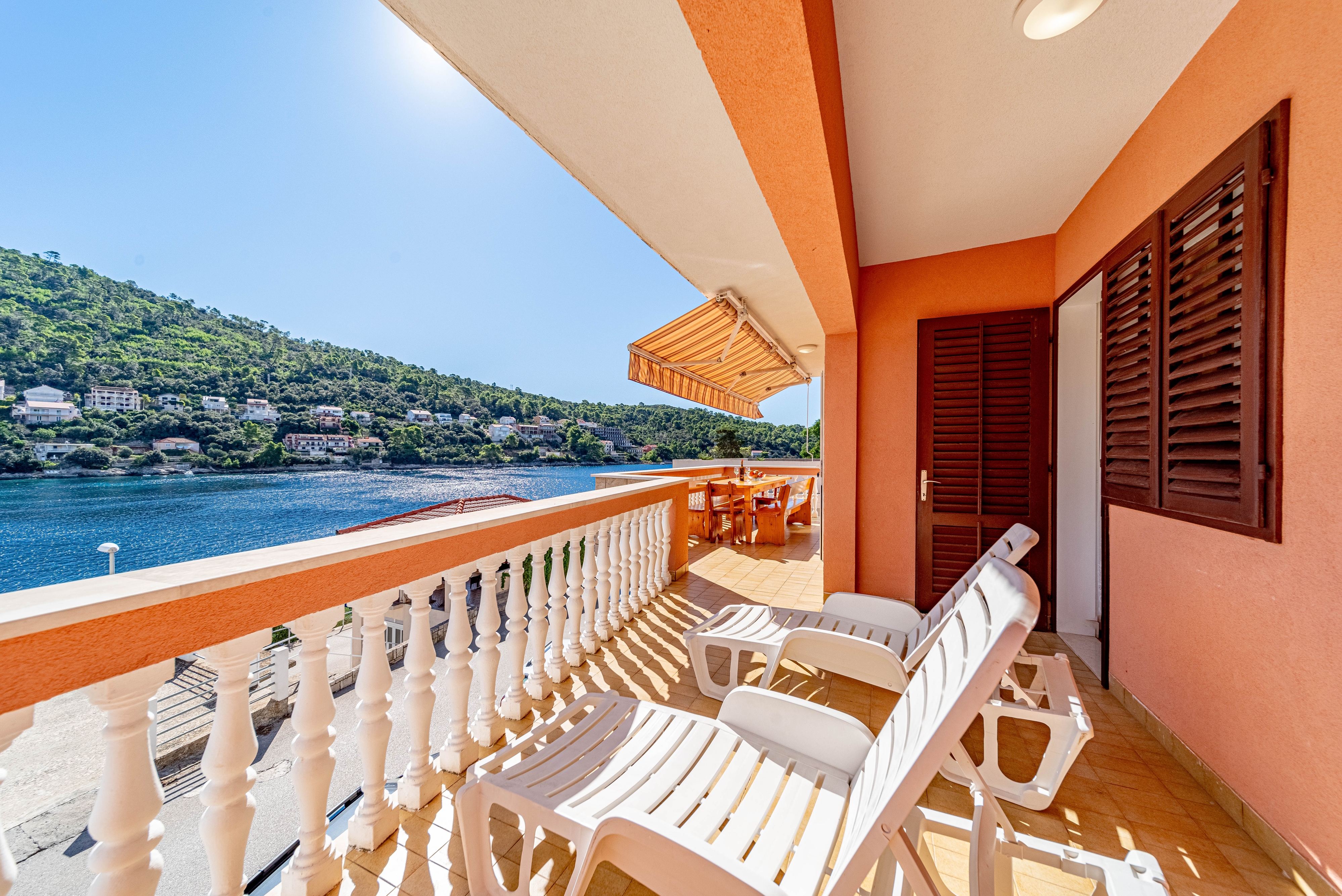 Four bedroom apartment with terrace and sea view Brna, Korčula  A-a