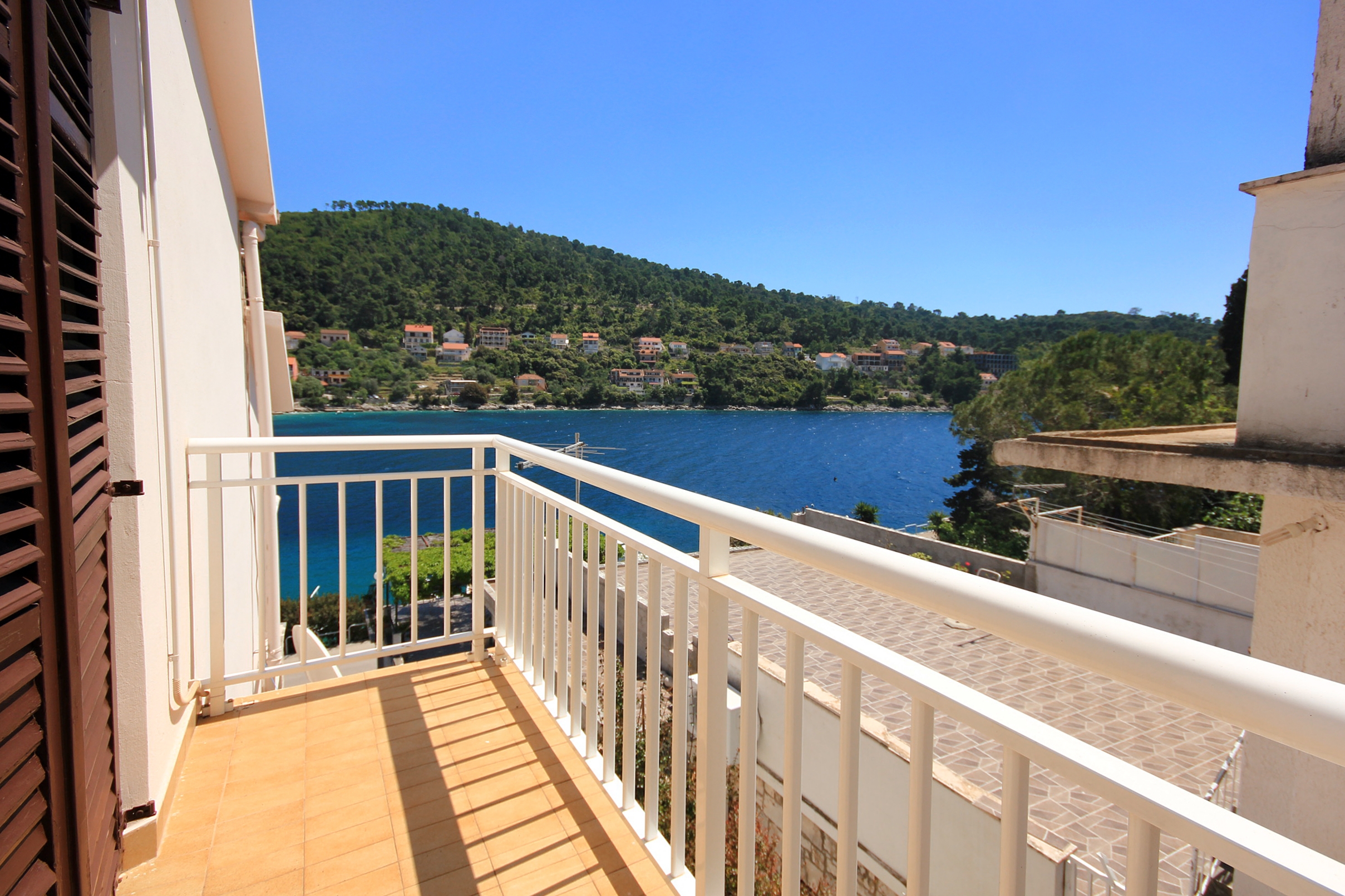 Two bedroom apartment with terrace and sea view Brna, Korčula  A-b