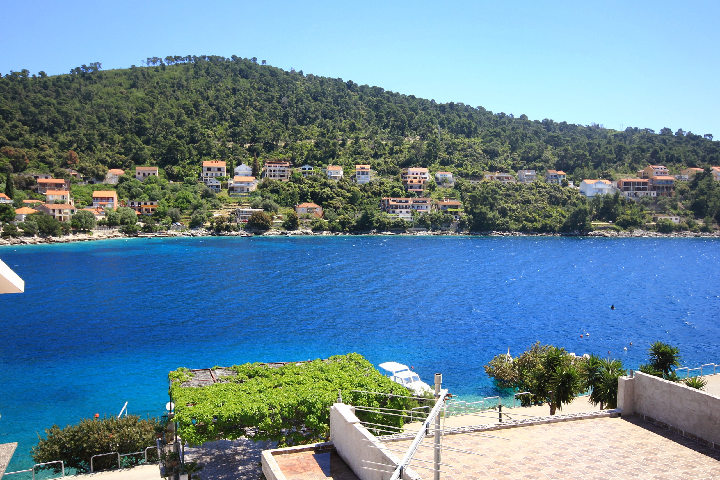 Two bedroom apartment with terrace and sea view Brna, Korčula  A-b