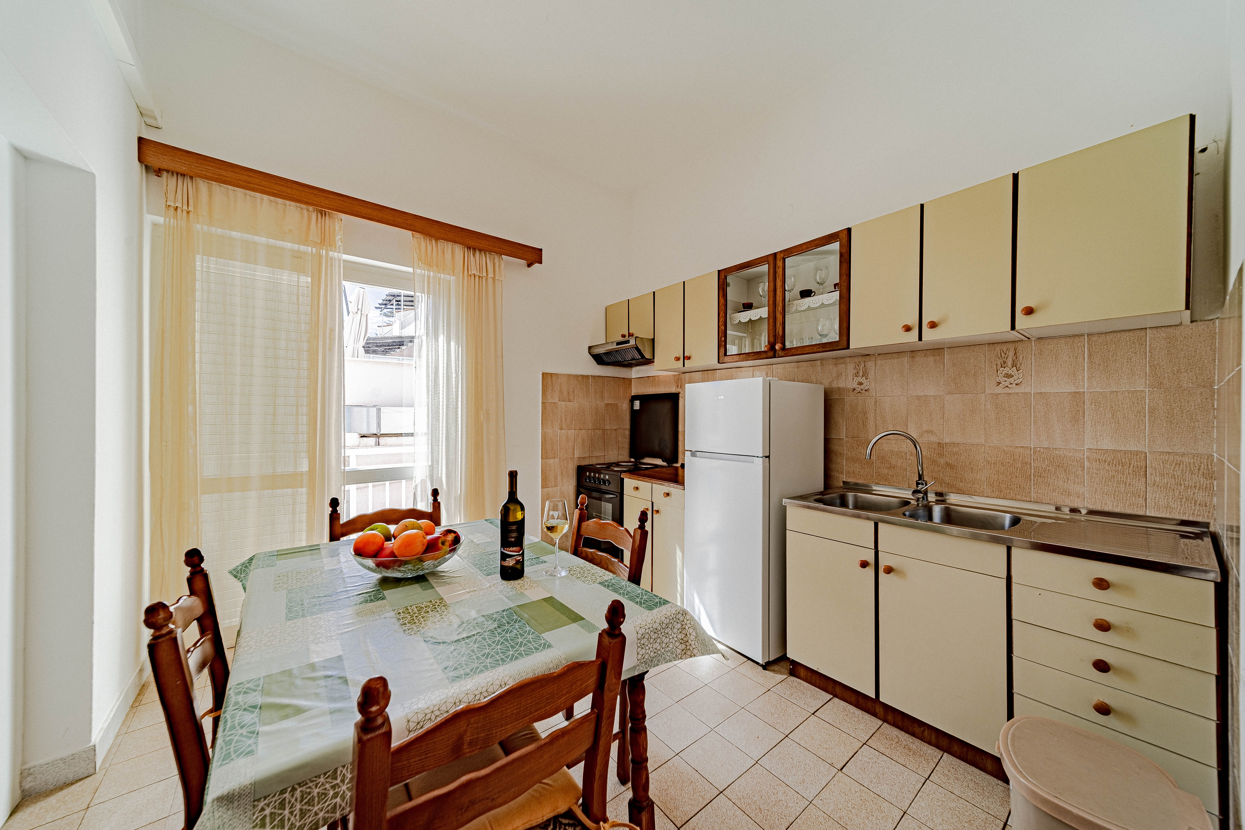 Two bedroom apartment with terrace and sea view Brna, Korčula (A-10057-b)
