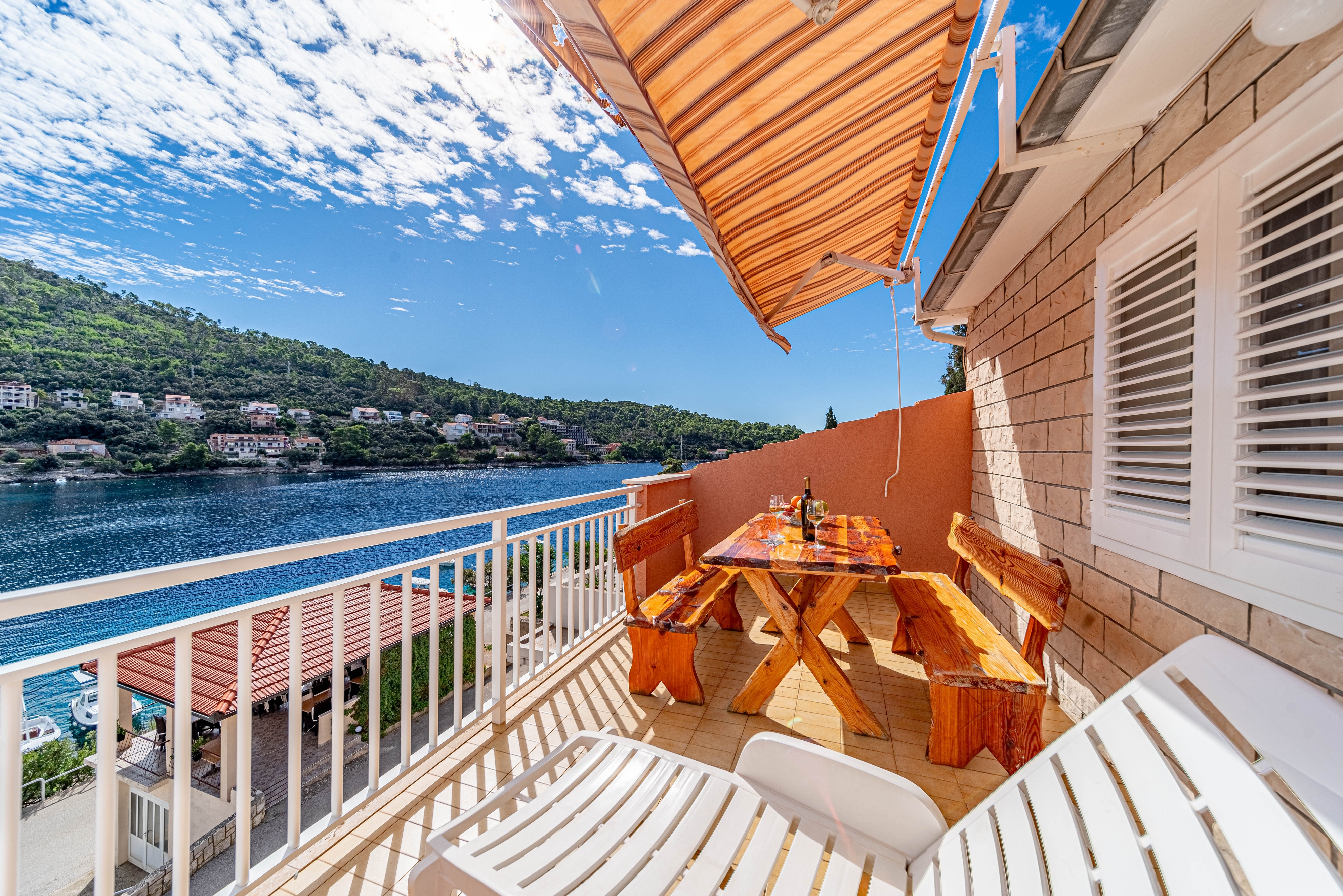 Two bedroom apartment with terrace and sea view Brna, Korčula  A-b