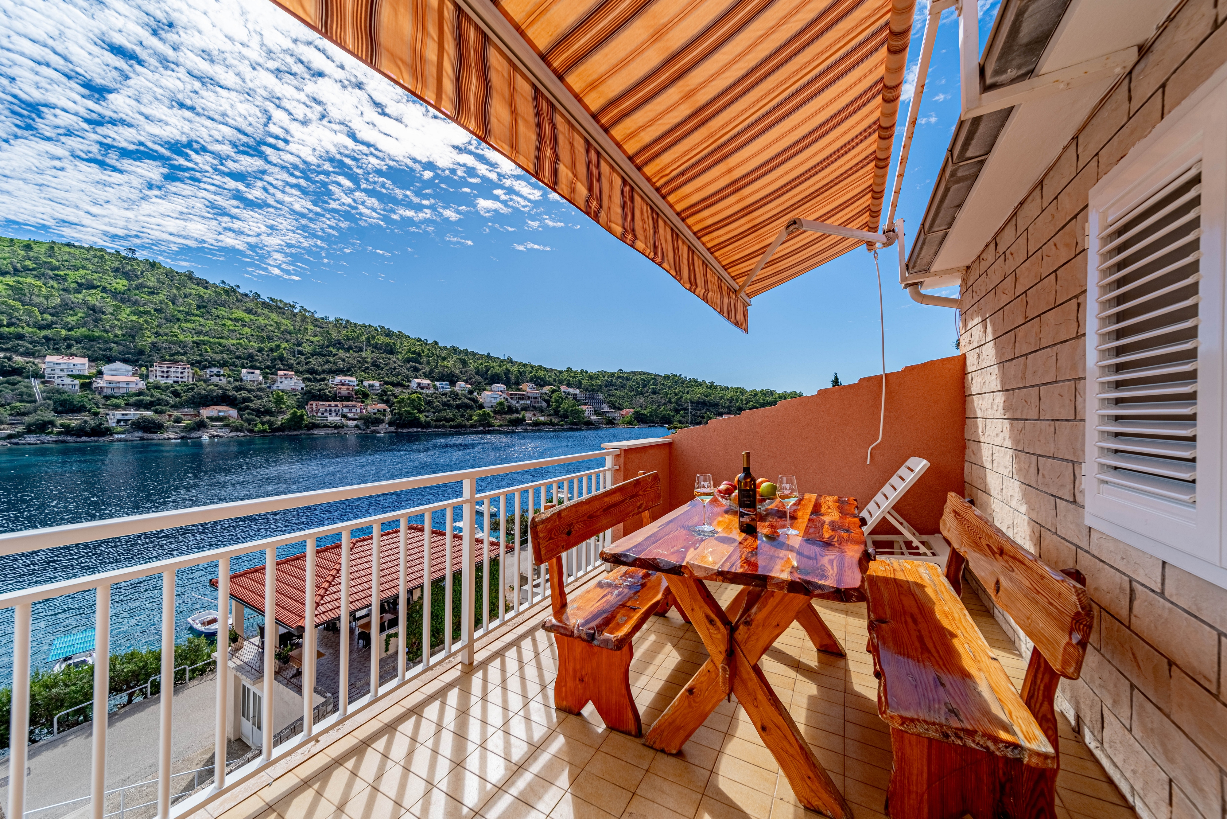 Two bedroom apartment with terrace and sea view Brna, Korčula  A-b