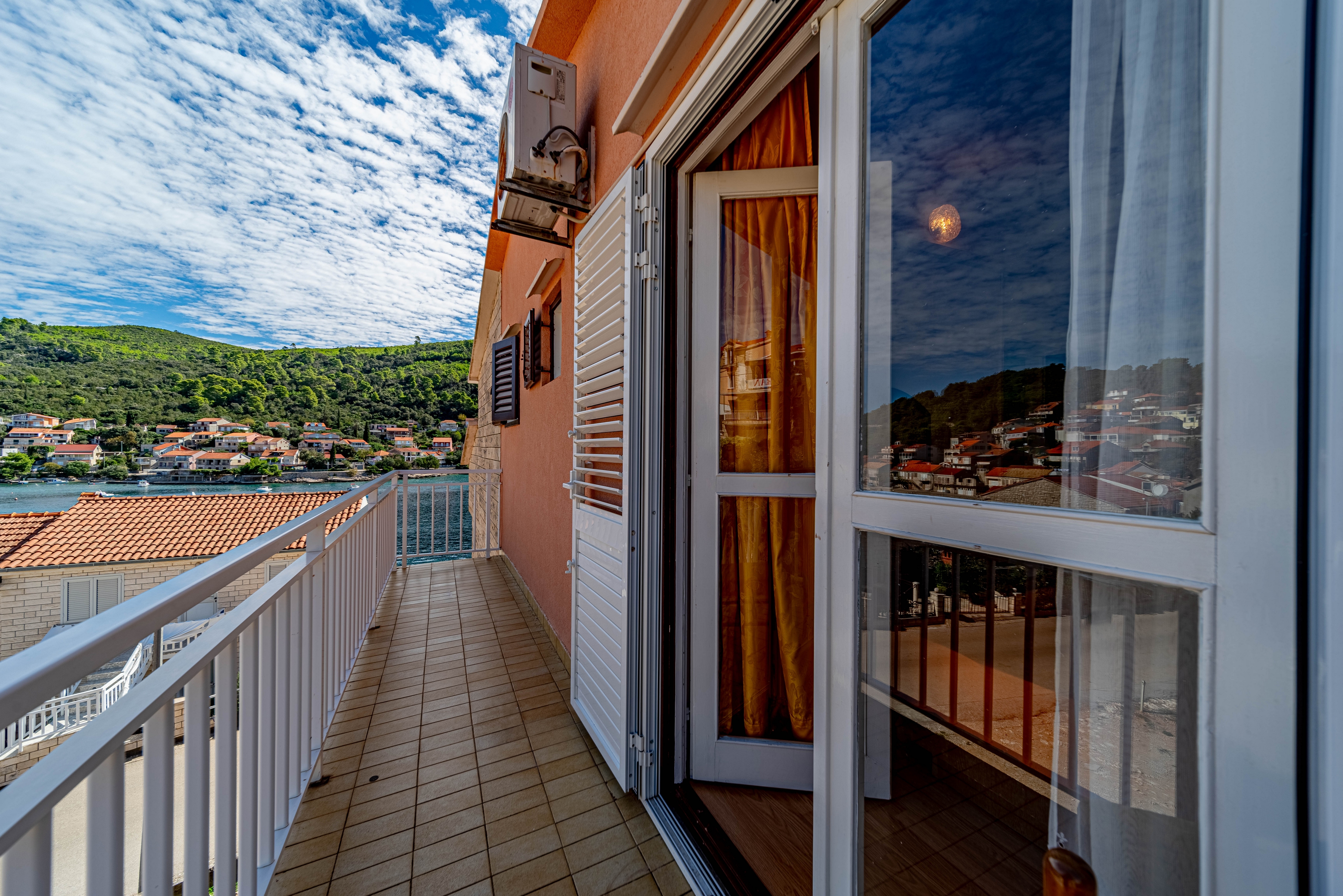 One bedroom apartment with terrace and sea view Brna, Korčula  A-c