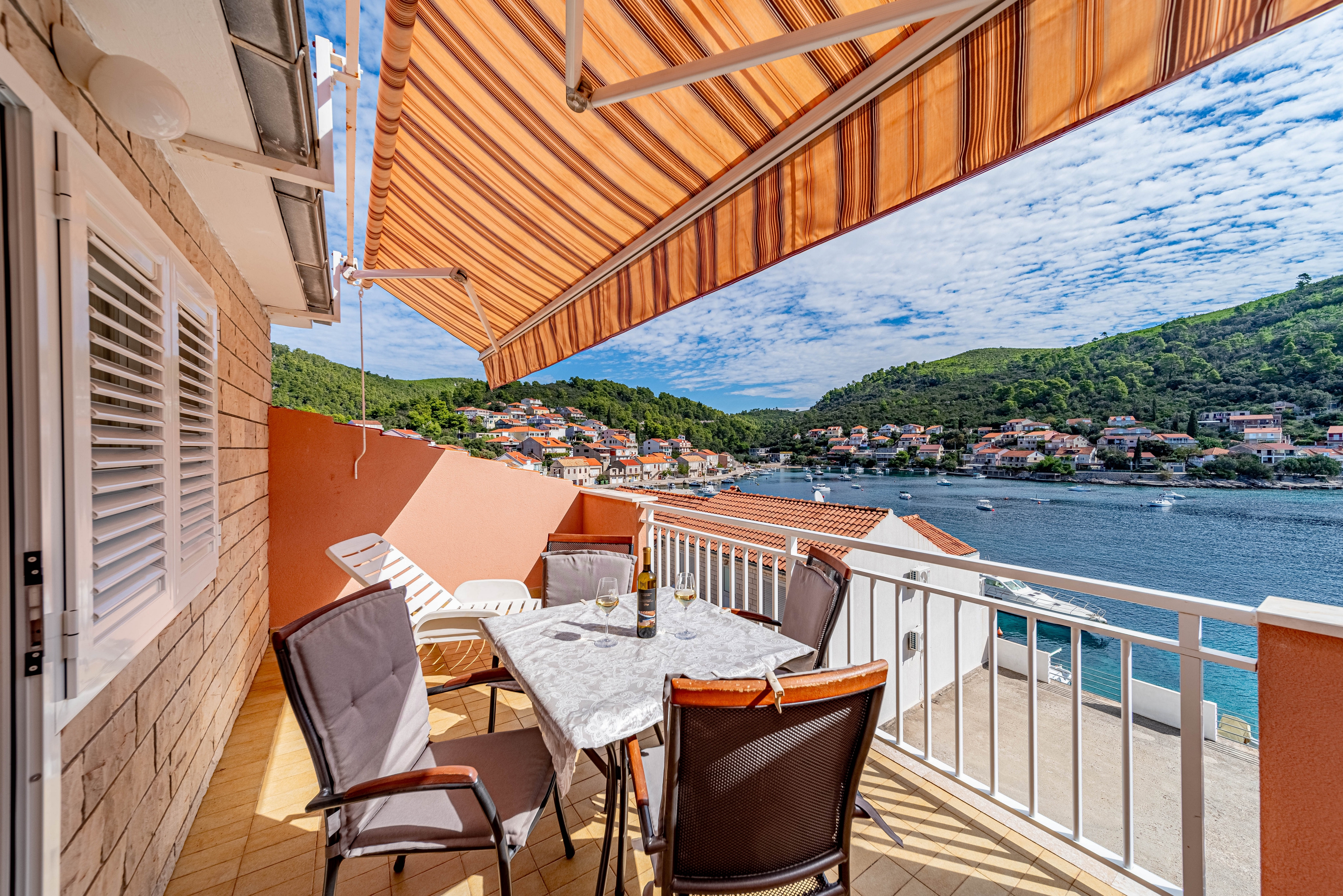 One bedroom apartment with terrace and sea view Brna, Korčula  A-c