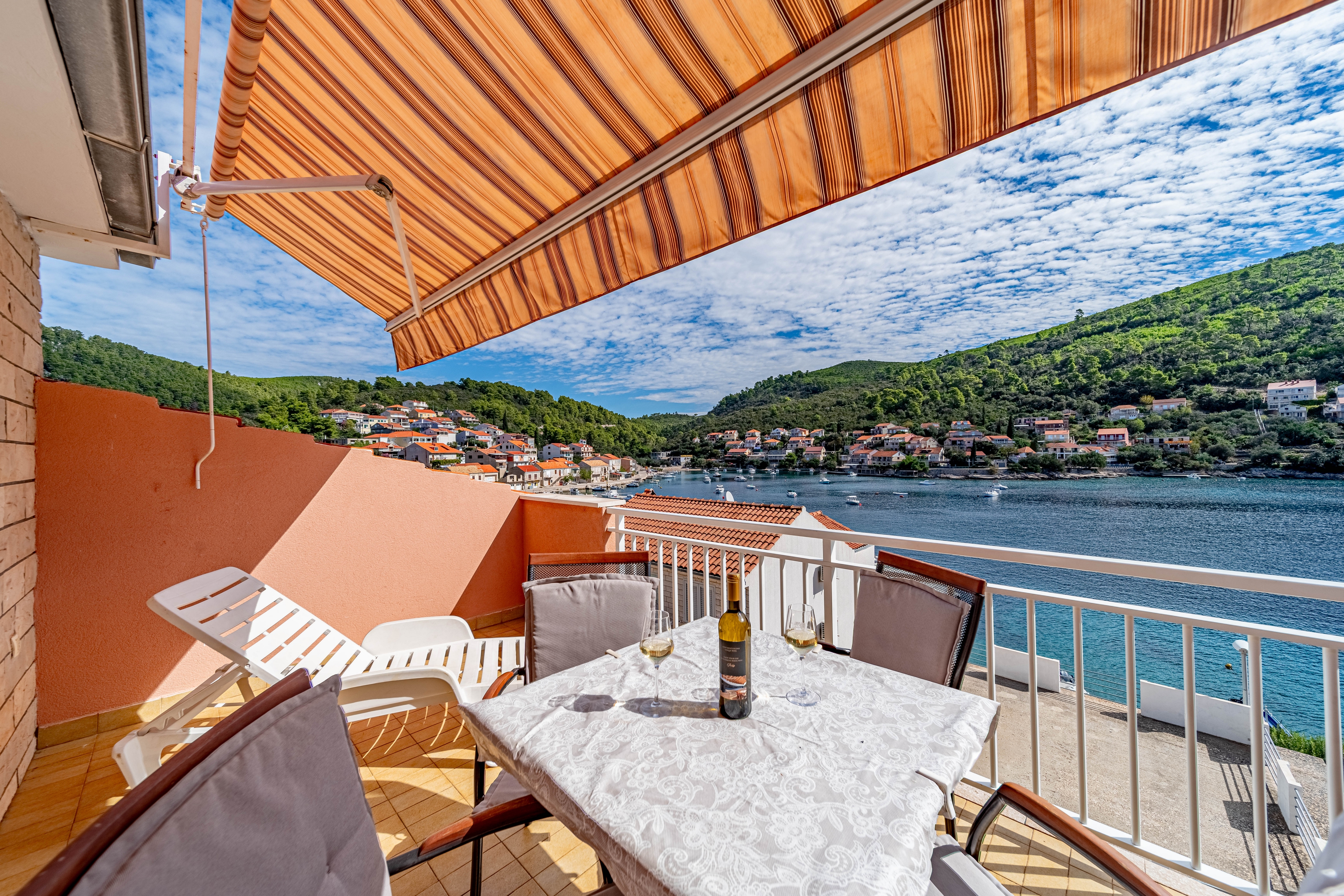 One bedroom apartment with terrace and sea view Brna, Korčula (A-10057-c) One bedroom apartment with terrace and sea view Brna, Korčula (A-10057-c)