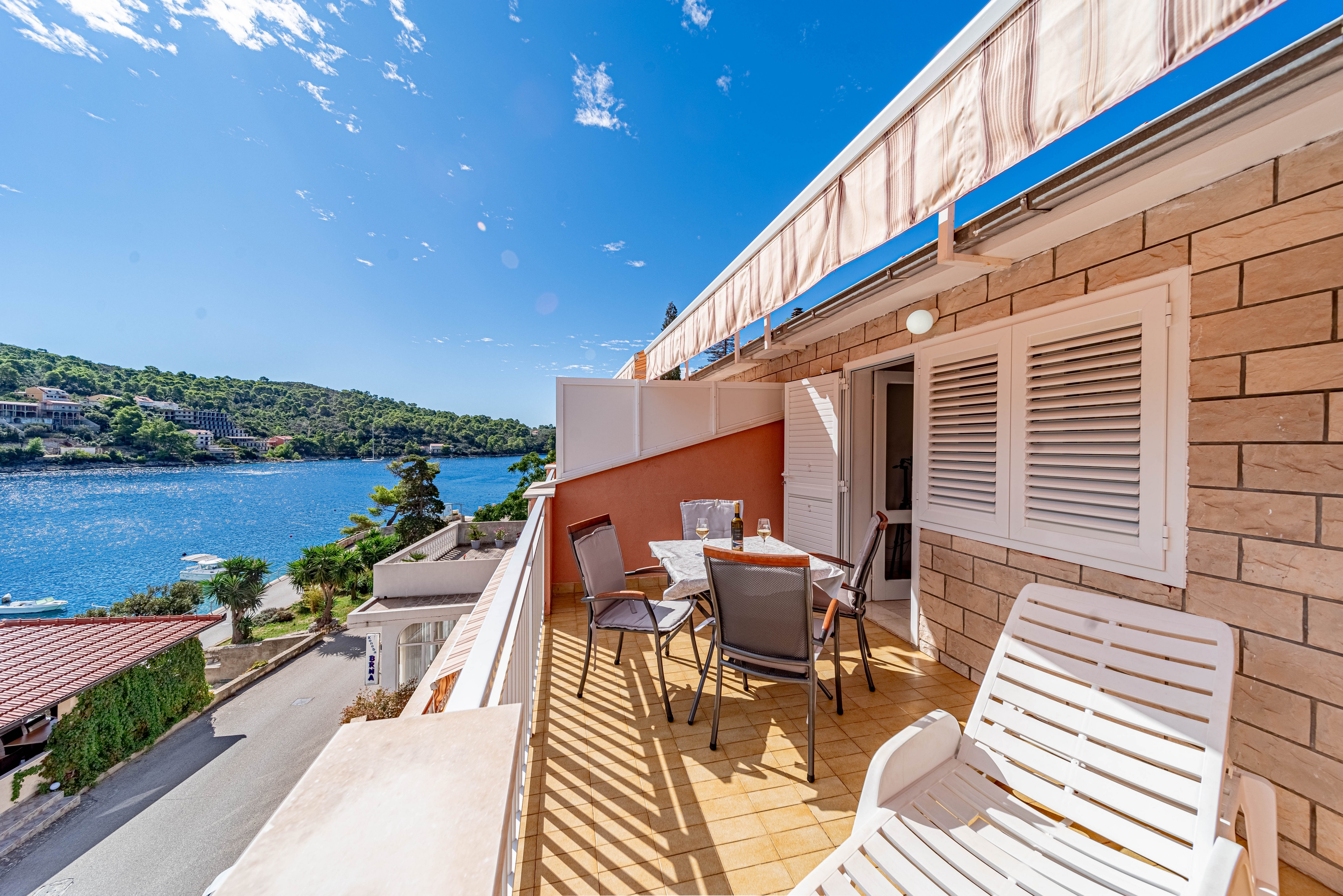One bedroom apartment with terrace and sea view Brna, Korčula  A-c