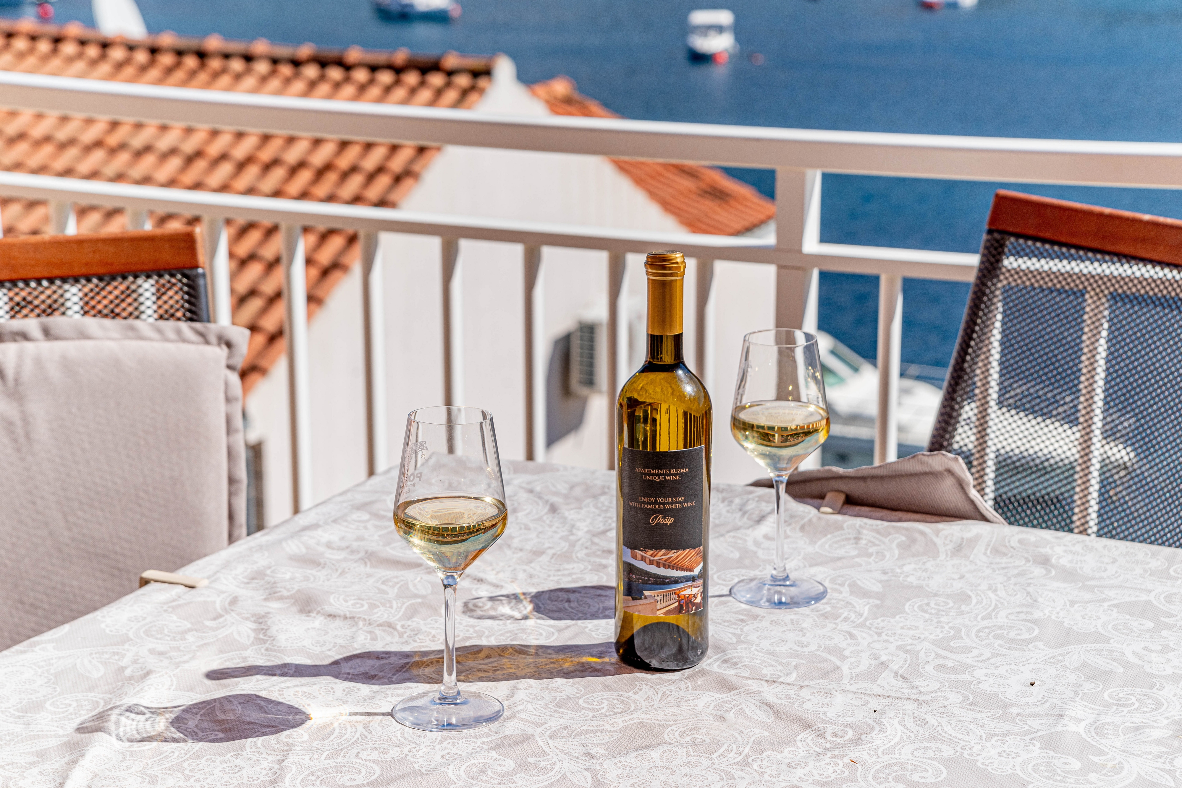 One bedroom apartment with terrace and sea view Brna, Korčula  A-c