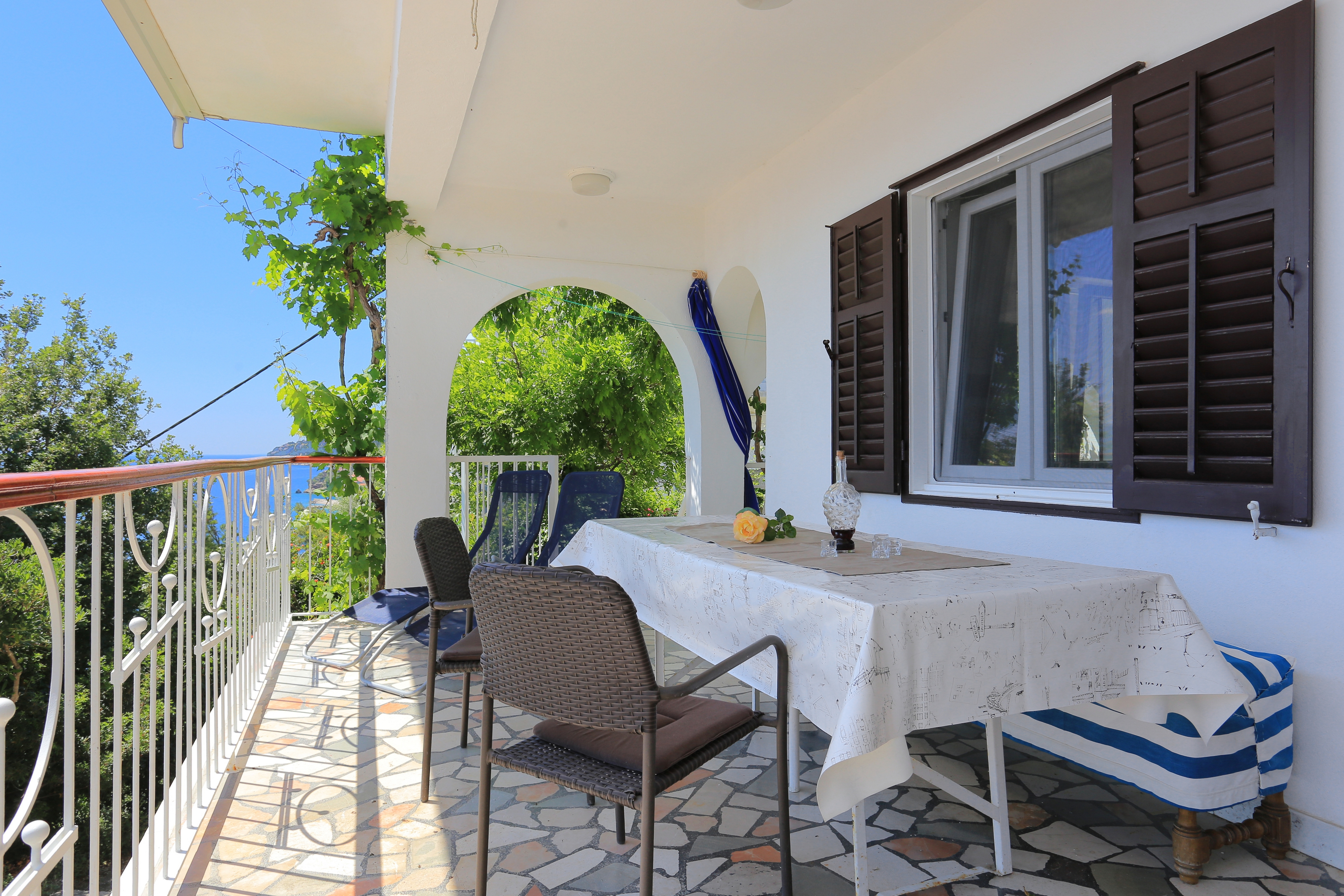 Two bedroom apartment with terrace and sea view Pisak, Omiš  A-a