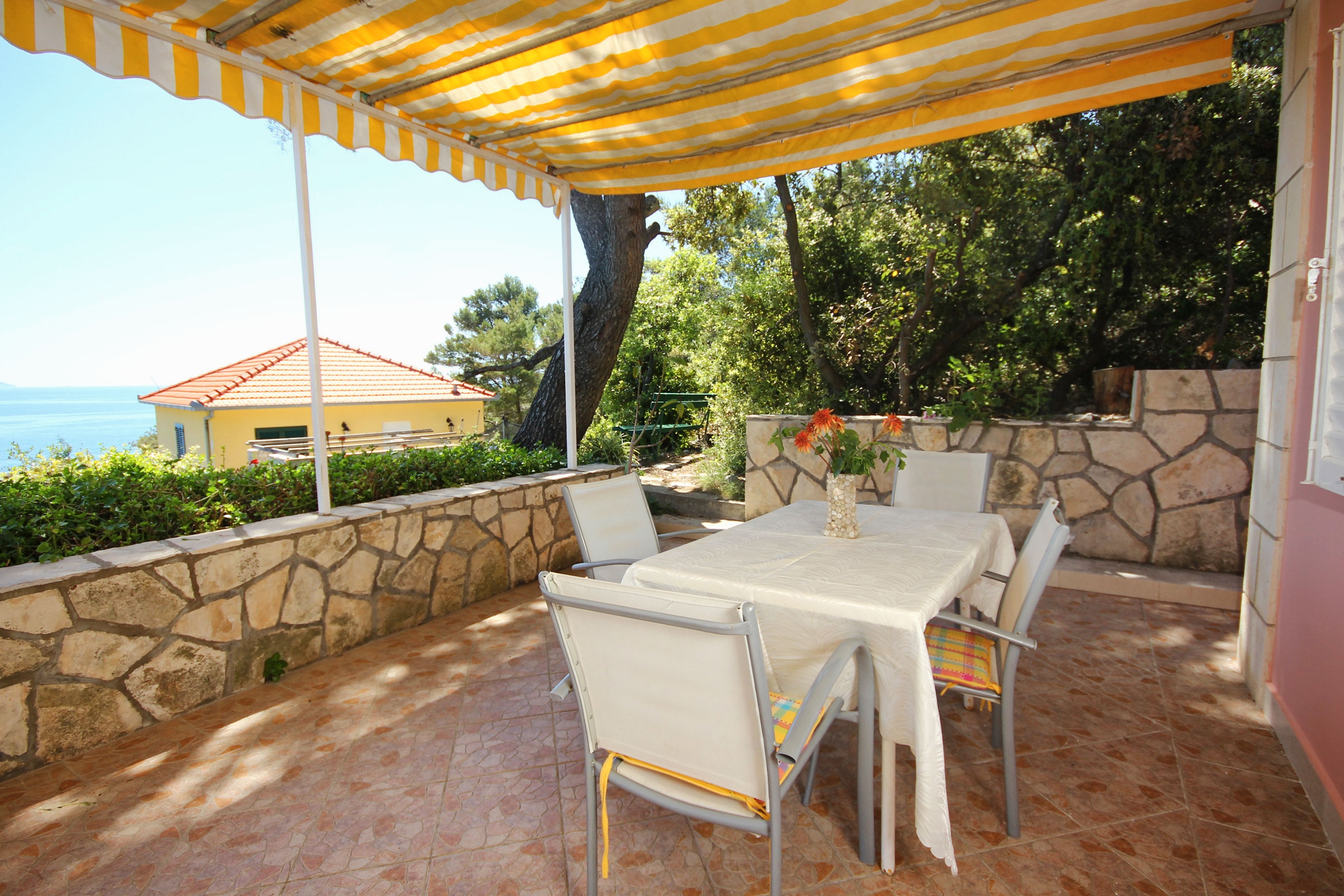 Two bedroom apartment near beach Prižba, Korčula  A-d