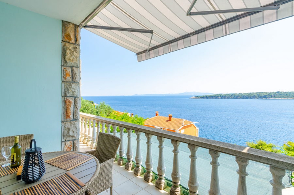 Two bedroom apartment near beach Prižba, Korčula  A-a