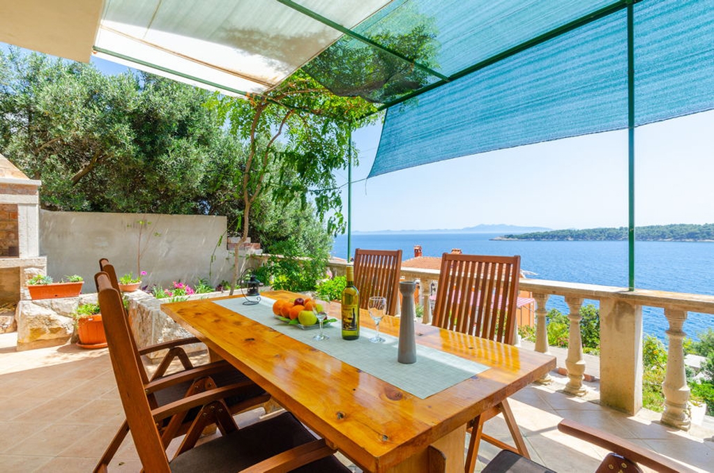 Two bedroom apartment near beach Prižba, Korčula  A-b