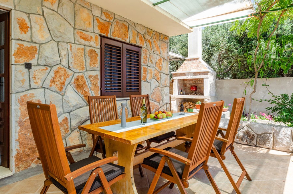 Two bedroom apartment near beach Prižba, Korčula  A-b