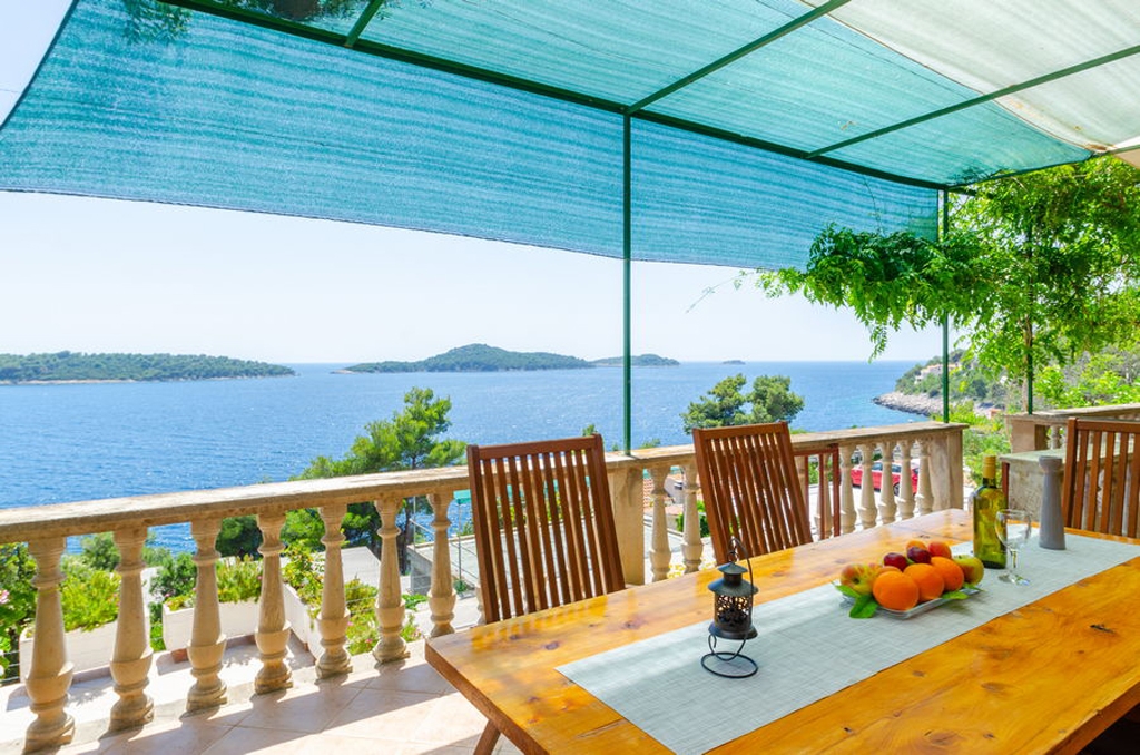 Two bedroom apartment near beach Prižba, Korčula  A-b