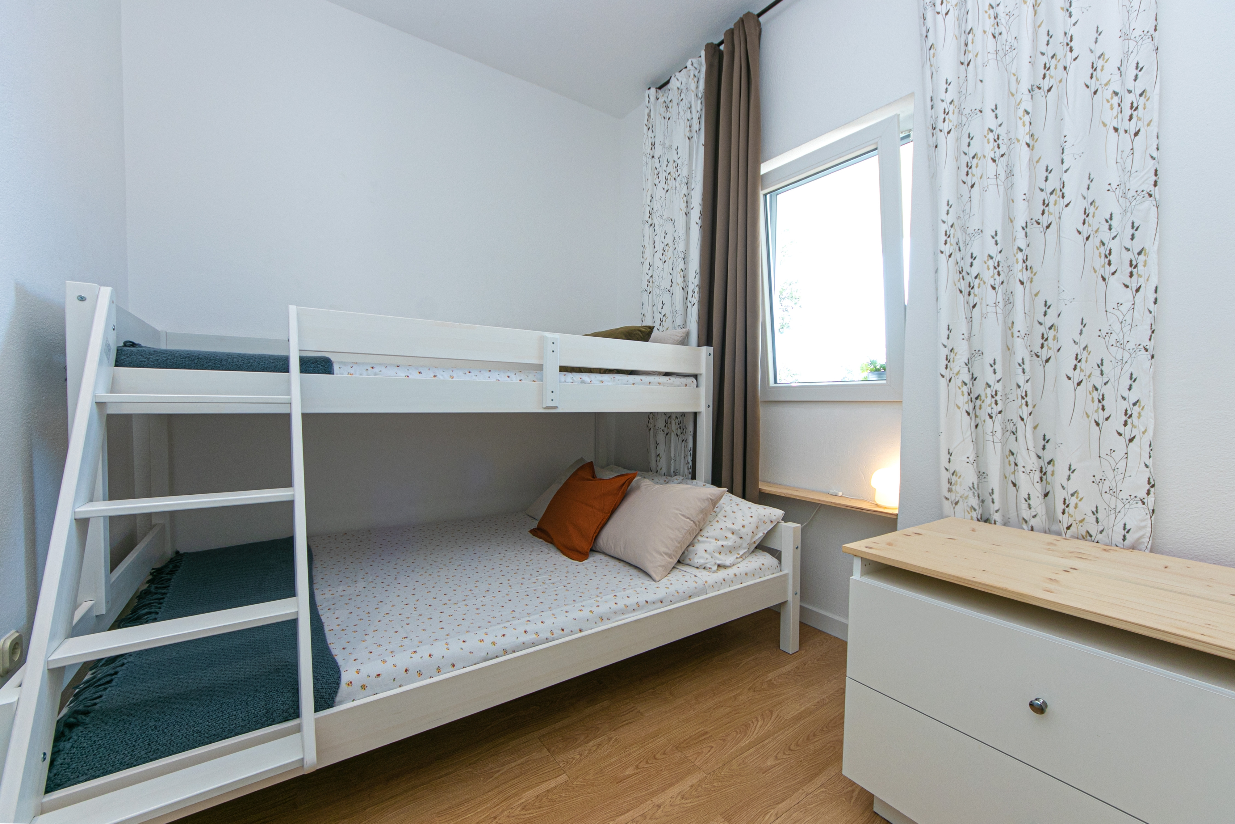 Two bedroom apartment with terrace and sea view Pisak, Omiš  A-a