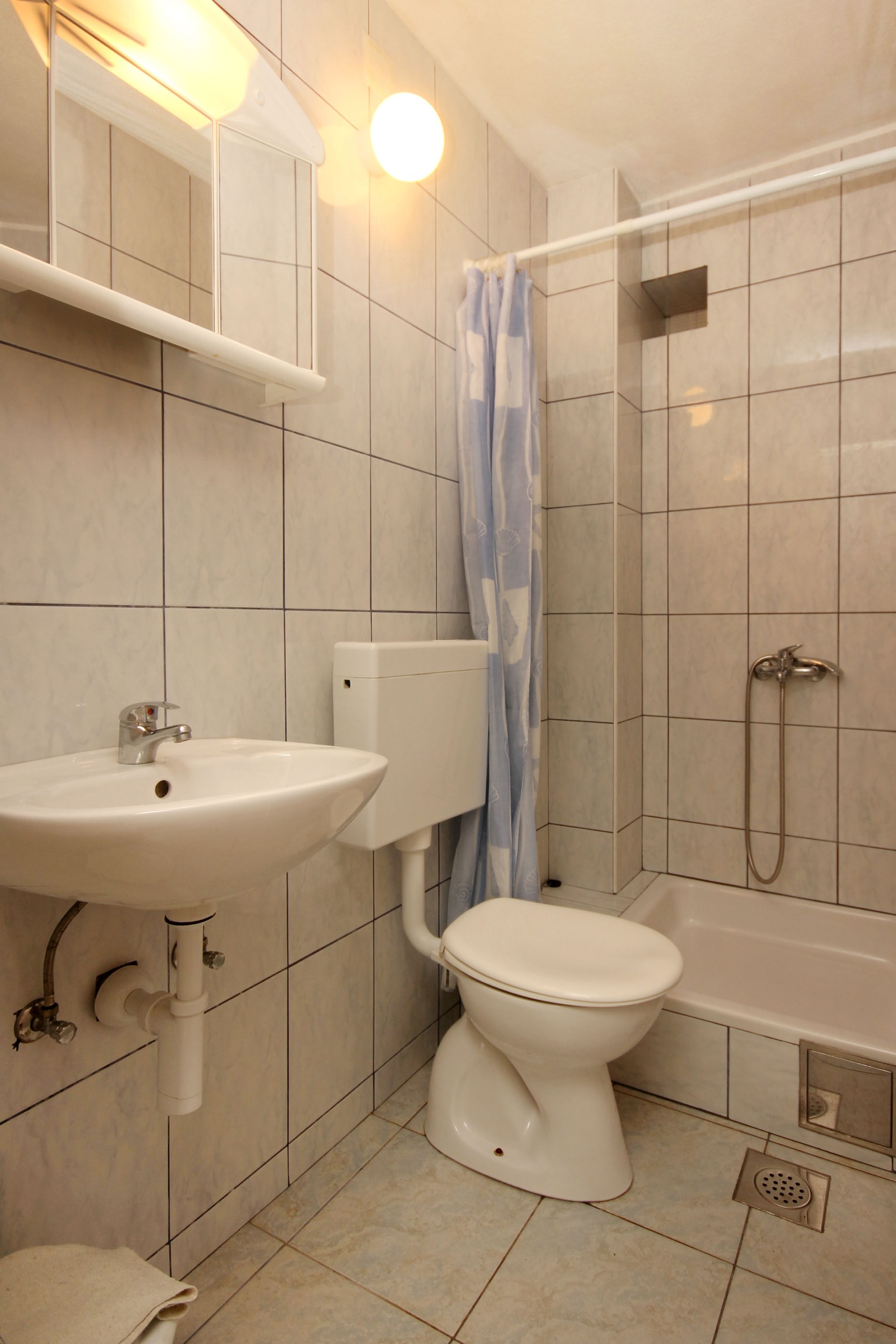 Three bedroom apartment with terrace Trpanj, Pelješac  A-a