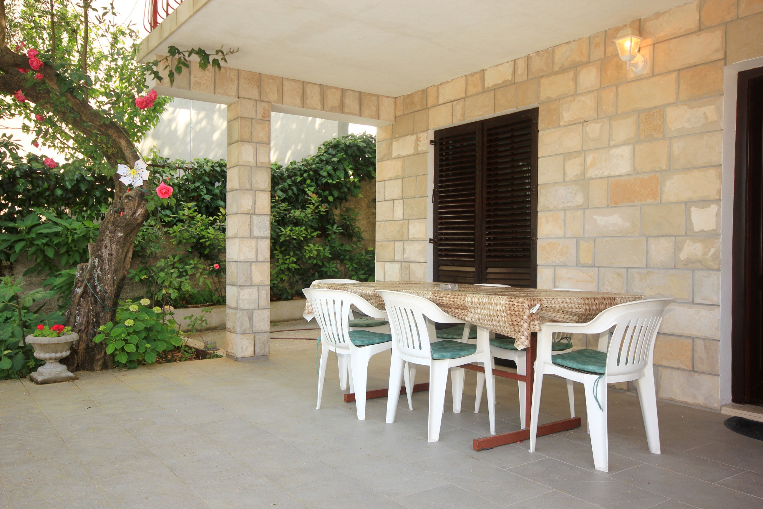 Three bedroom apartment with terrace Trpanj, Pelješac  A-a