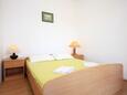 Trpanj, Slaapkamer 1 in the apartment, (pet friendly) en WiFi.