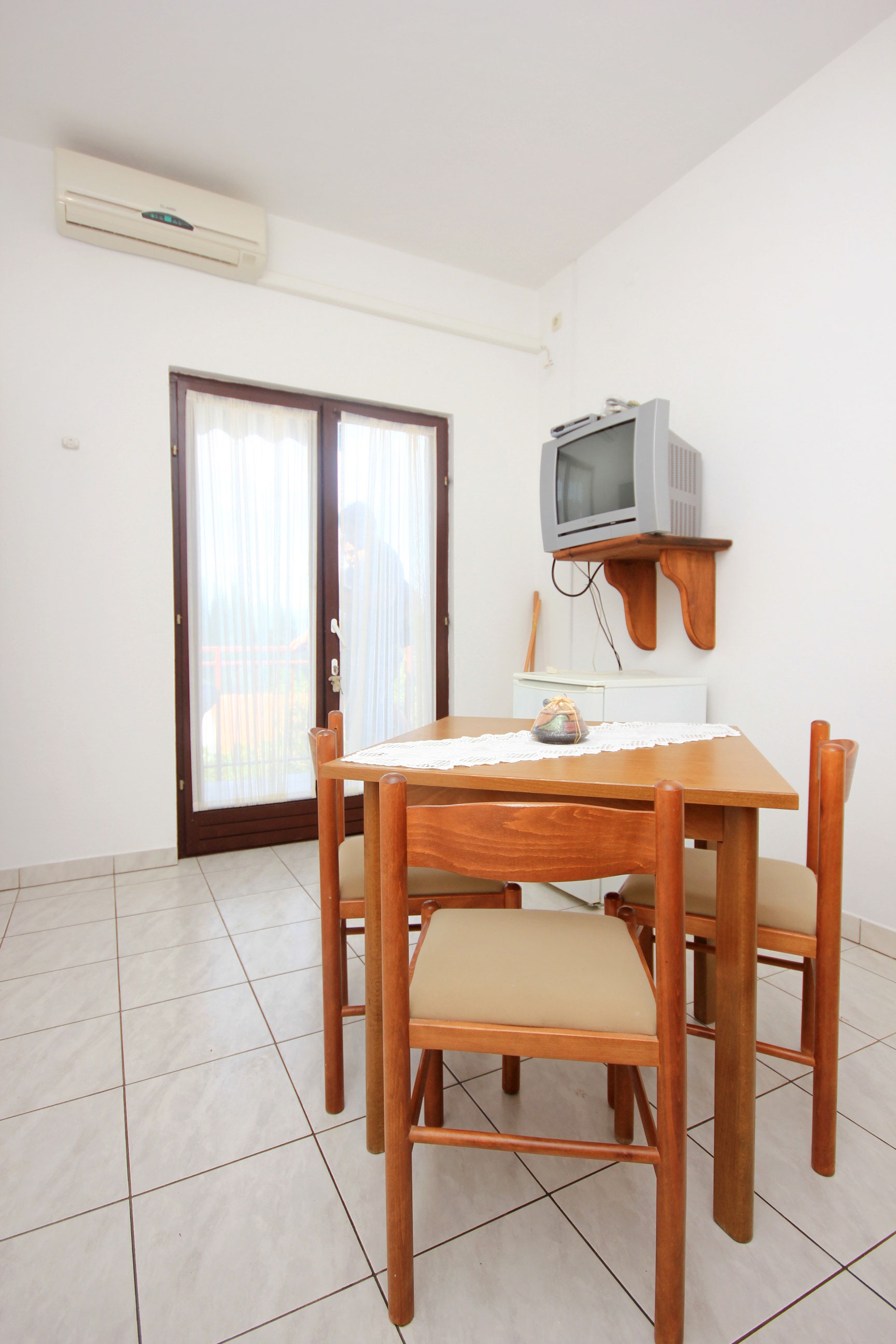 Two bedroom apartment with terrace and sea view Trpanj, Pelješac  A-c