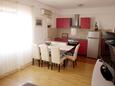 Blagovaonica Orebić, Blagovaonica u smještaju tipa apartment, dostupna klima i WiFi.