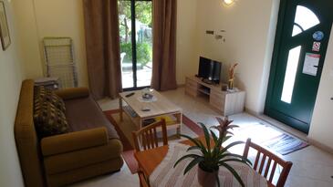 Orebić, Living room in the apartment, air condition available, (pet friendly) and WiFi.