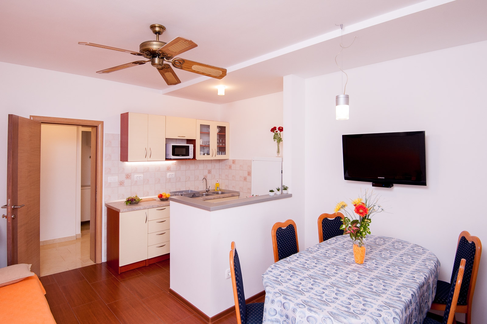 Three bedroom apartment with terrace and sea view Pisak, Omiš (A-1010-a)