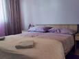 Orebić, Bedroom in the apartment, air condition available, (pet friendly) and WiFi.