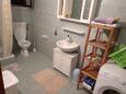 Velika Prapratna, Baño 1 in the apartment, (pet friendly) y WiFi.