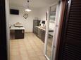 Salle à manger Velika Prapratna, Salle à manger dans l’hébergement en type apartment, animaux acceptés et WiFi.