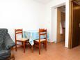 Dining room Drače, Dining room in the studio-apartment, (pet friendly) and WiFi.