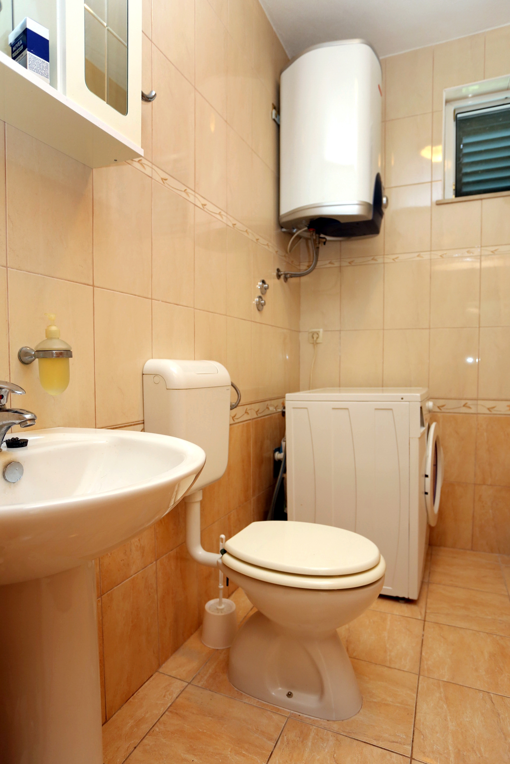 Three bedroom apartment with terrace Drače, Pelješac  A-a