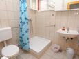 Salle de bain Trpanj, Salle de bain dans l’hébergement en type apartment, animaux acceptés et WiFi.