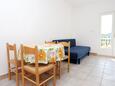 Trpanj, Comedor in the apartment, air condition available, (pet friendly) y WiFi.