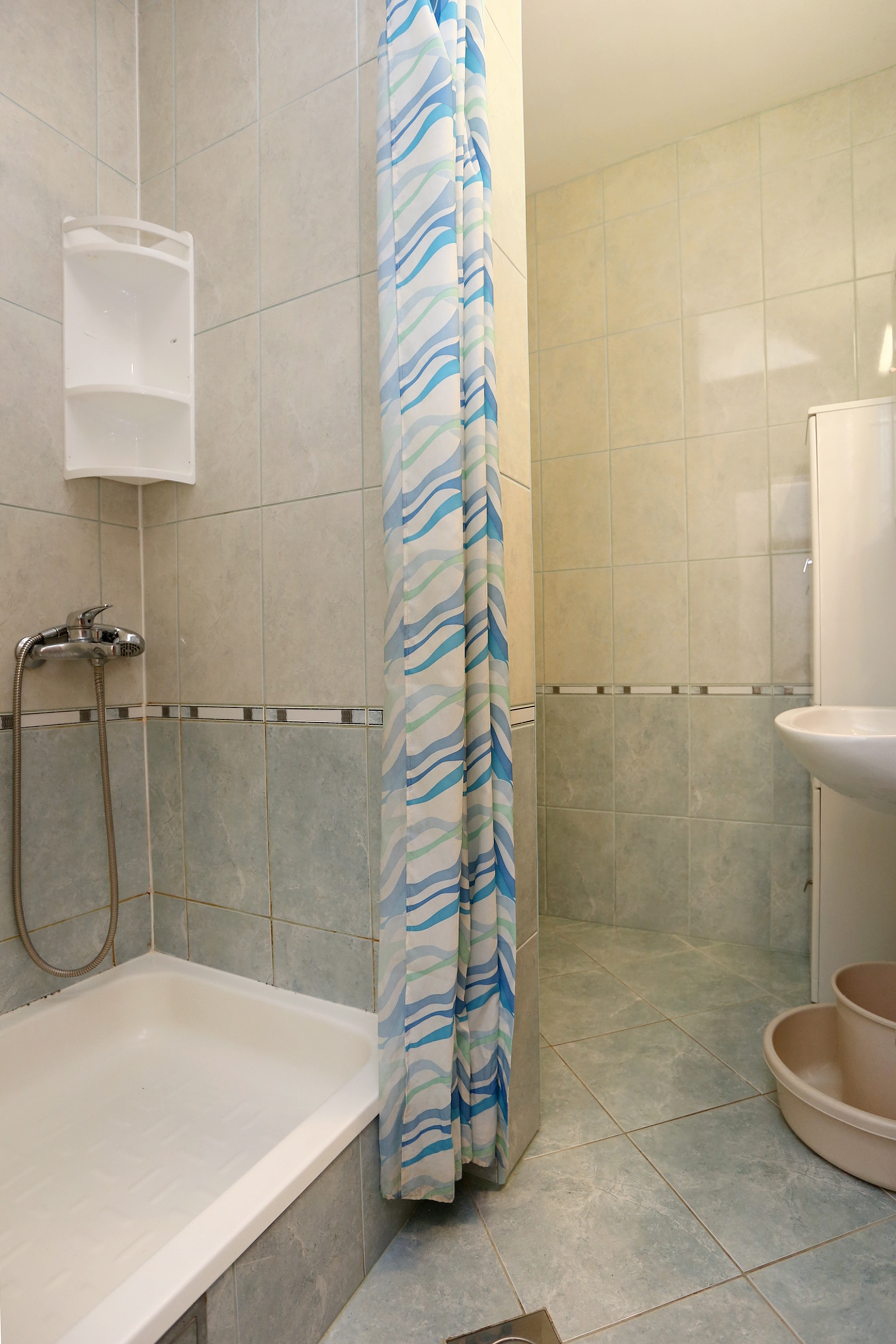 Three bedroom apartment near beach Pisak, Omiš  A-a