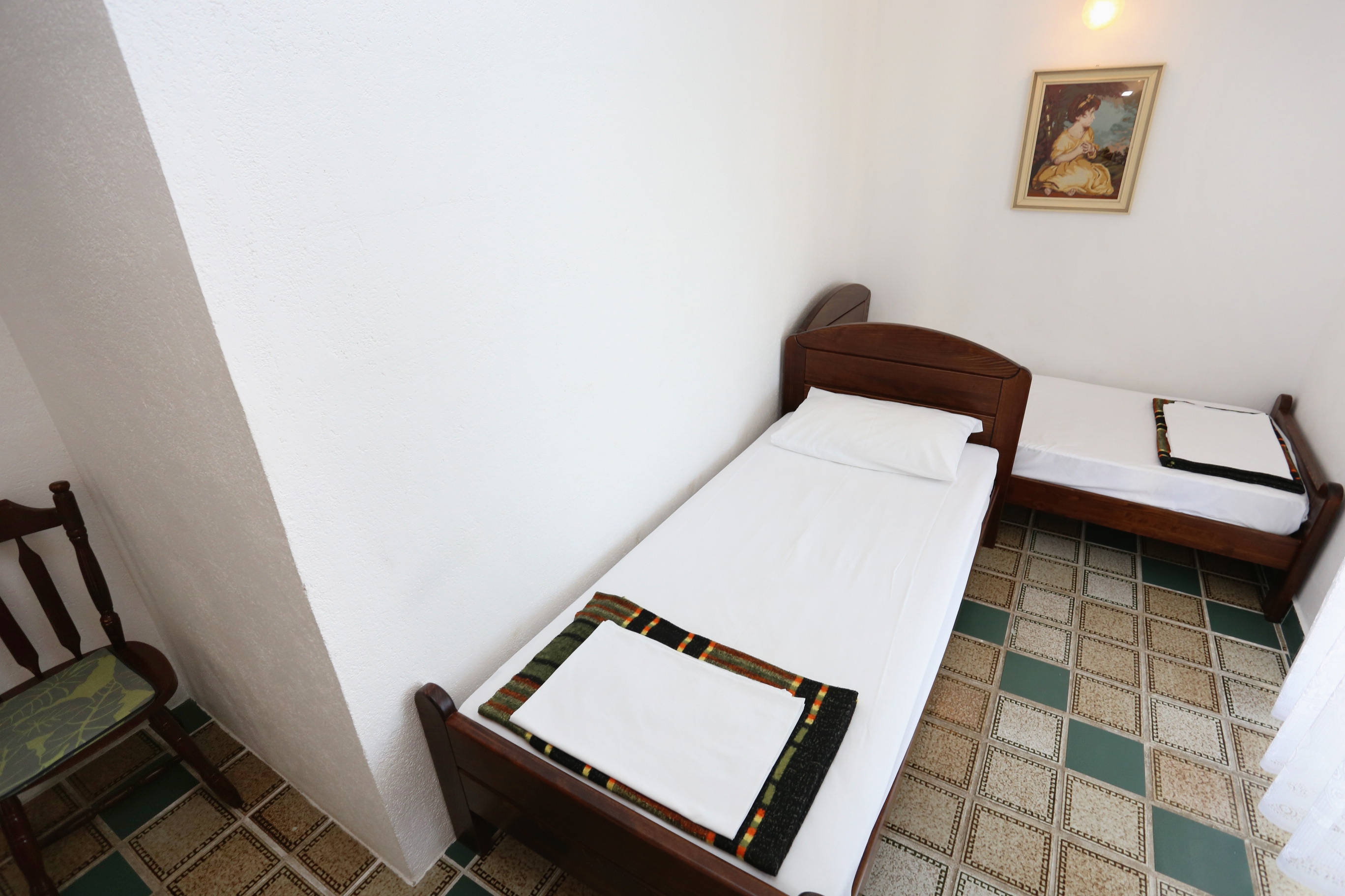 Three bedroom apartment near beach Pisak, Omiš  A-a