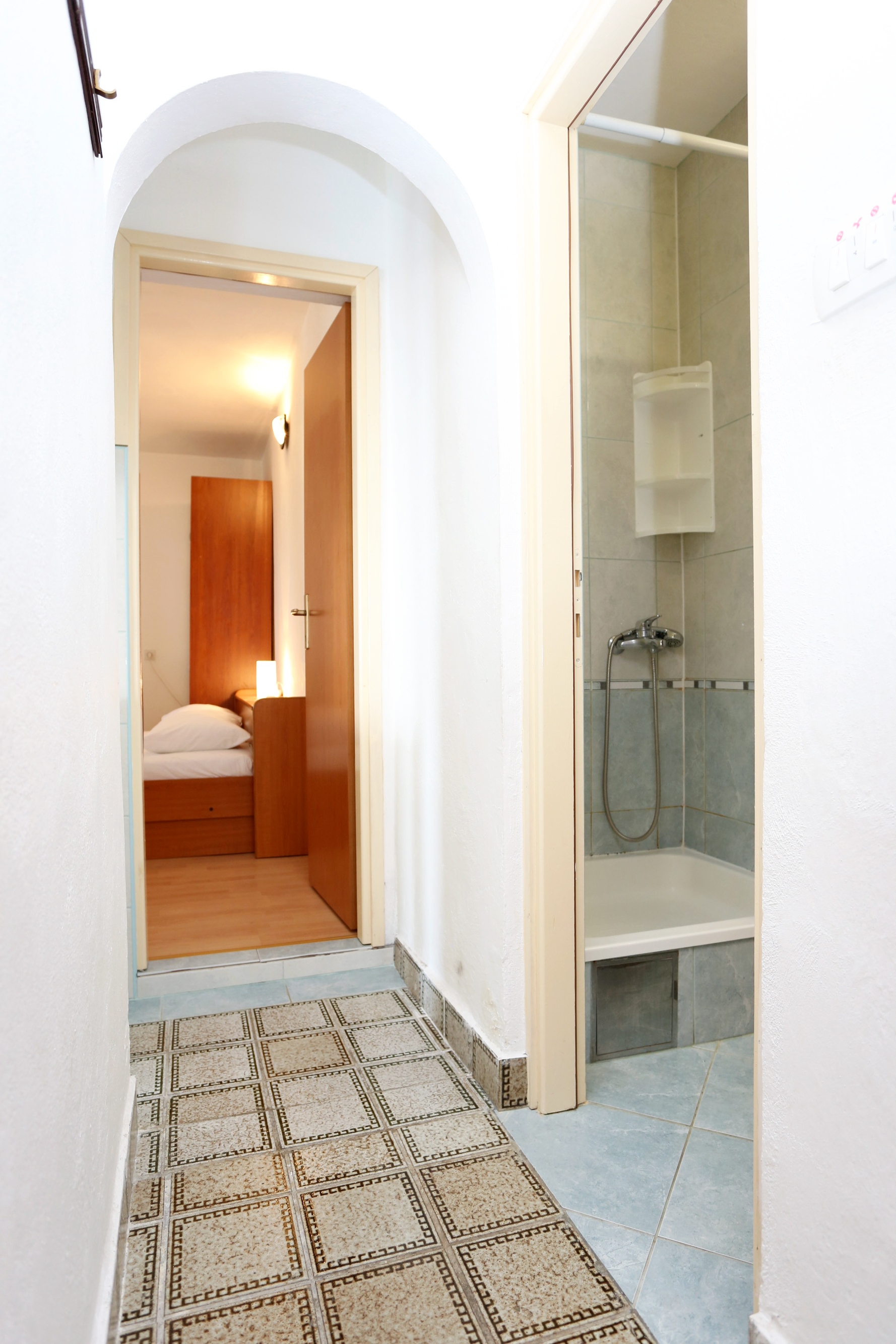 Three bedroom apartment near beach Pisak, Omiš  A-a