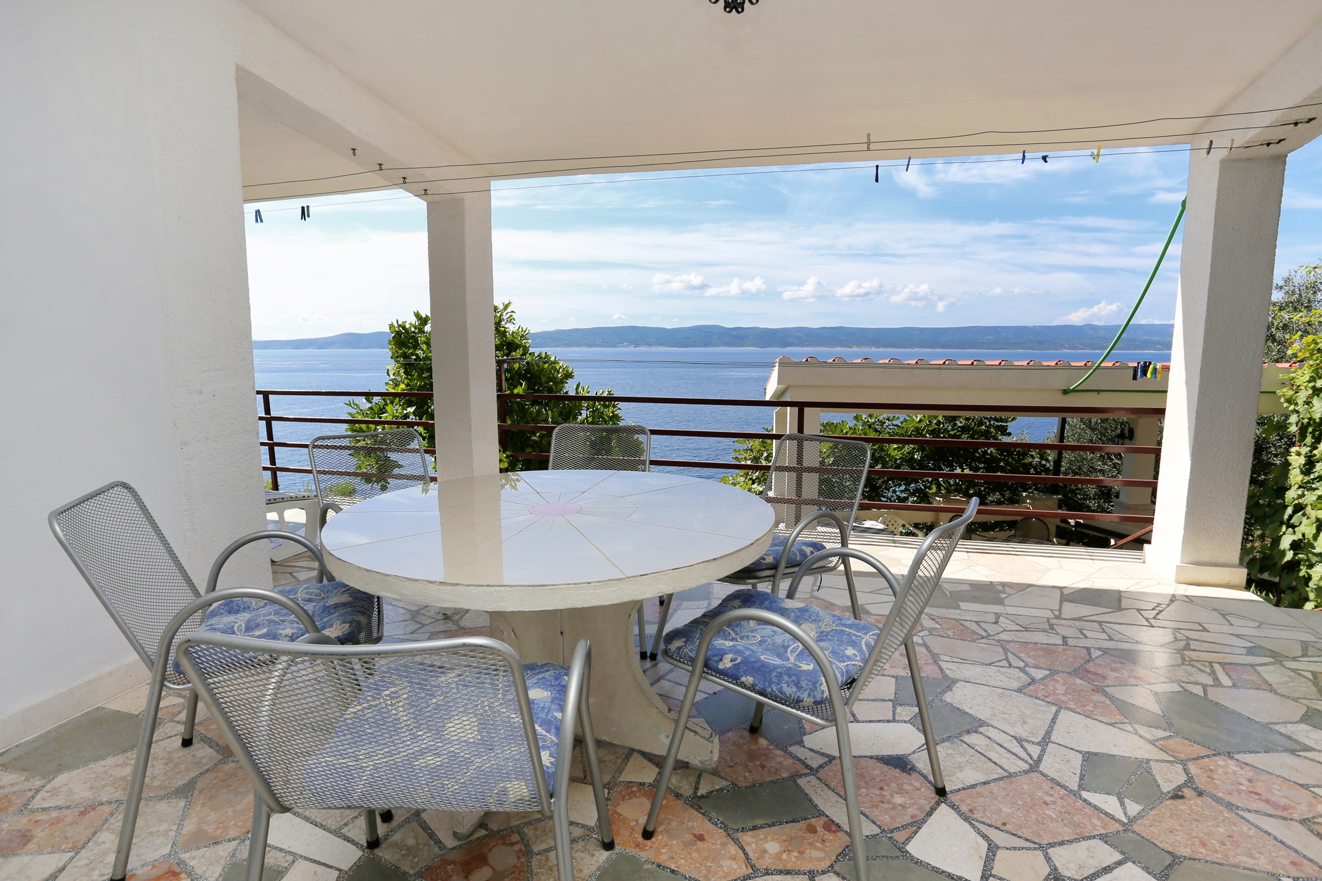 Three bedroom apartment near beach Pisak, Omiš  A-a